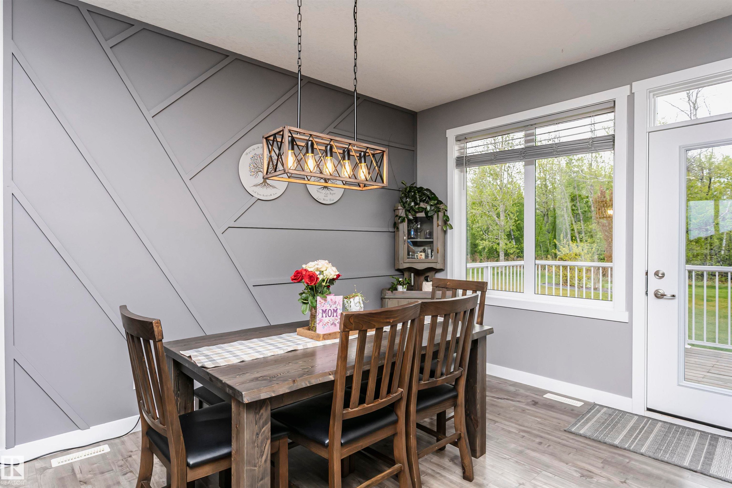 611 55101 Ste Anne Trail, Rural Lac Ste. Anne County, AB - Indoor Photo Showing Dining Room