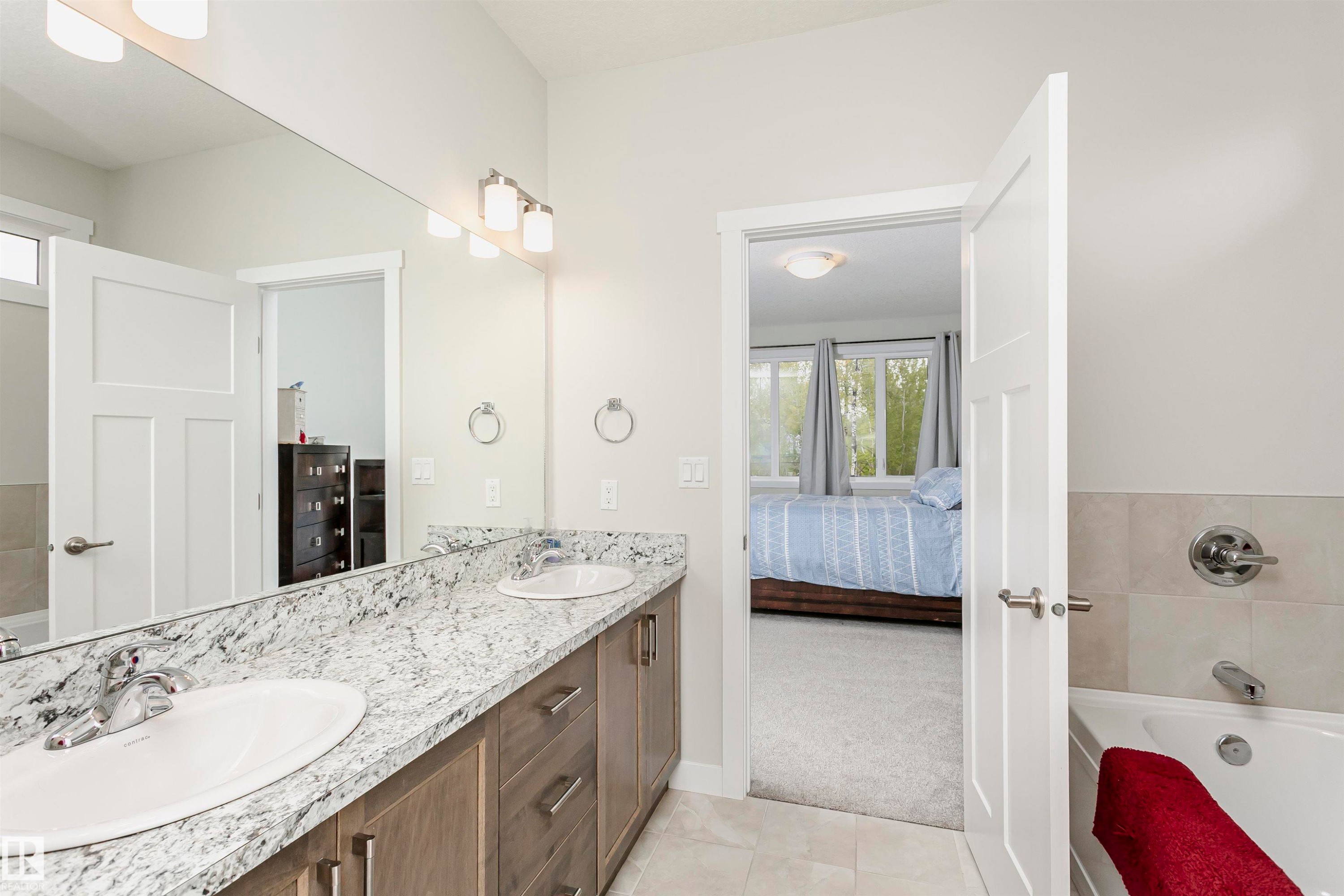 611 55101 Ste Anne Trail, Rural Lac Ste. Anne County, AB - Indoor Photo Showing Bathroom