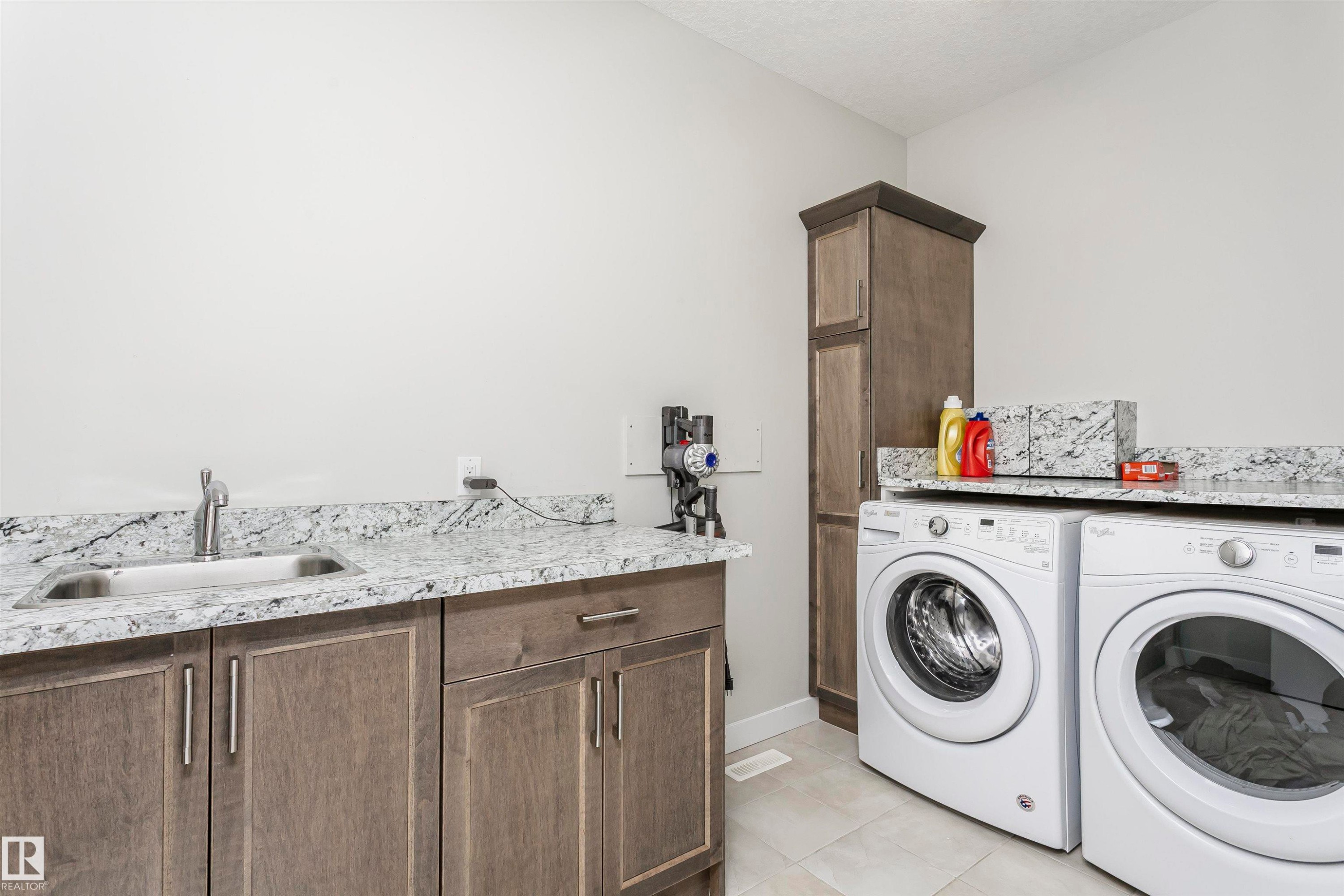 611 55101 Ste Anne Trail, Rural Lac Ste. Anne County, AB - Indoor Photo Showing Laundry Room