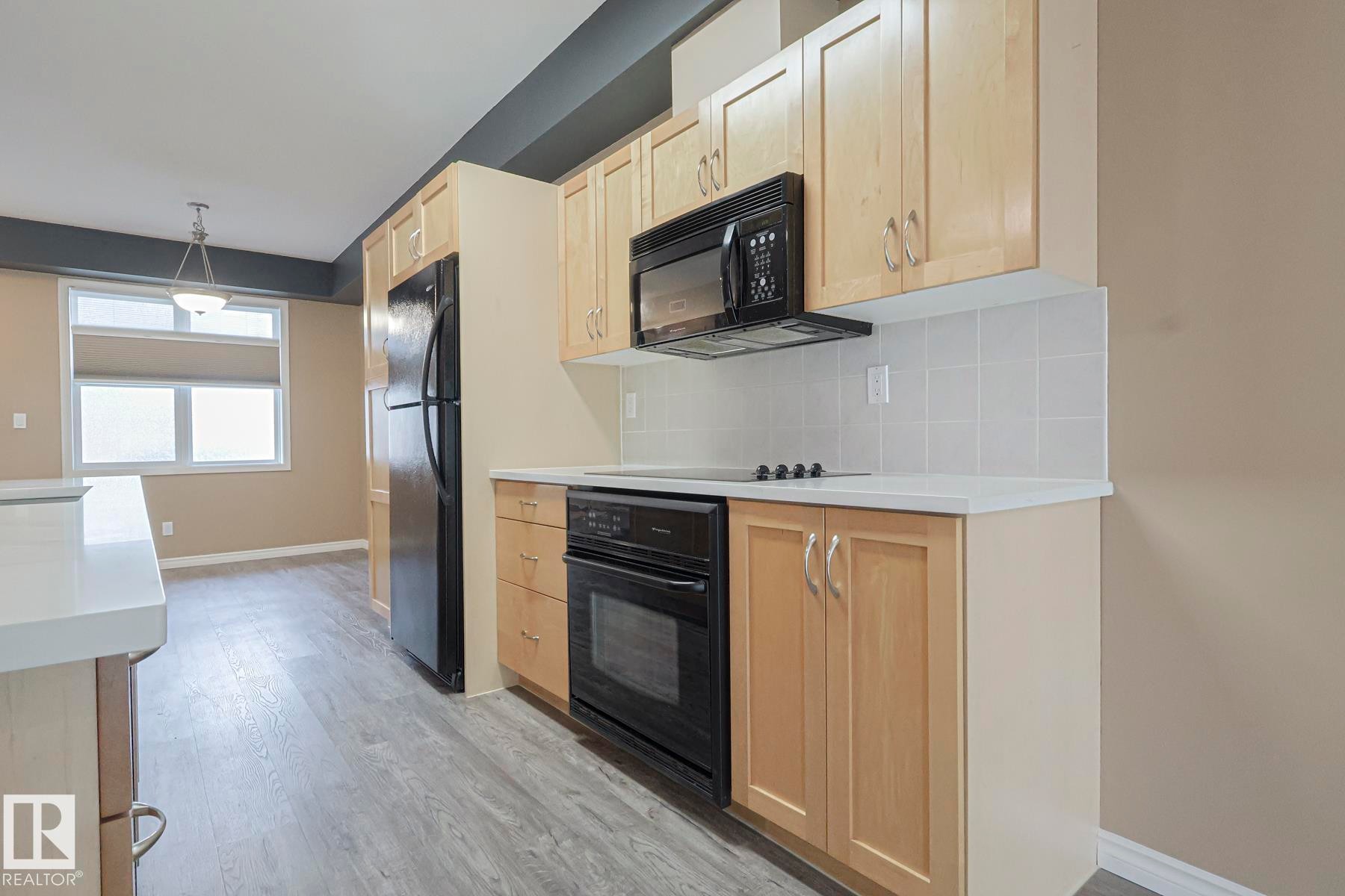 113 9507 101 Avenue, Edmonton, AB - Indoor Photo Showing Kitchen