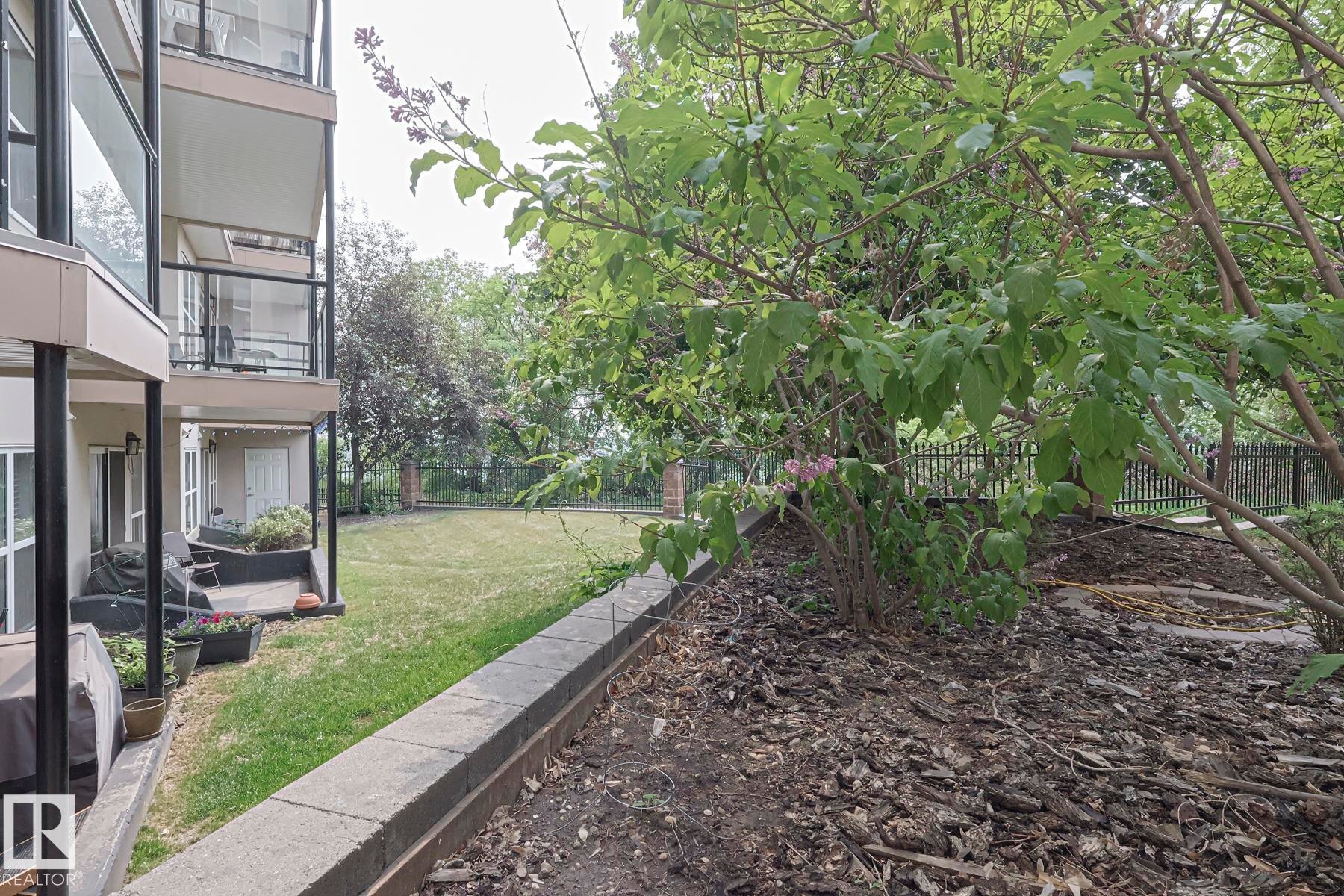 113 9507 101 Avenue, Edmonton, AB - Outdoor