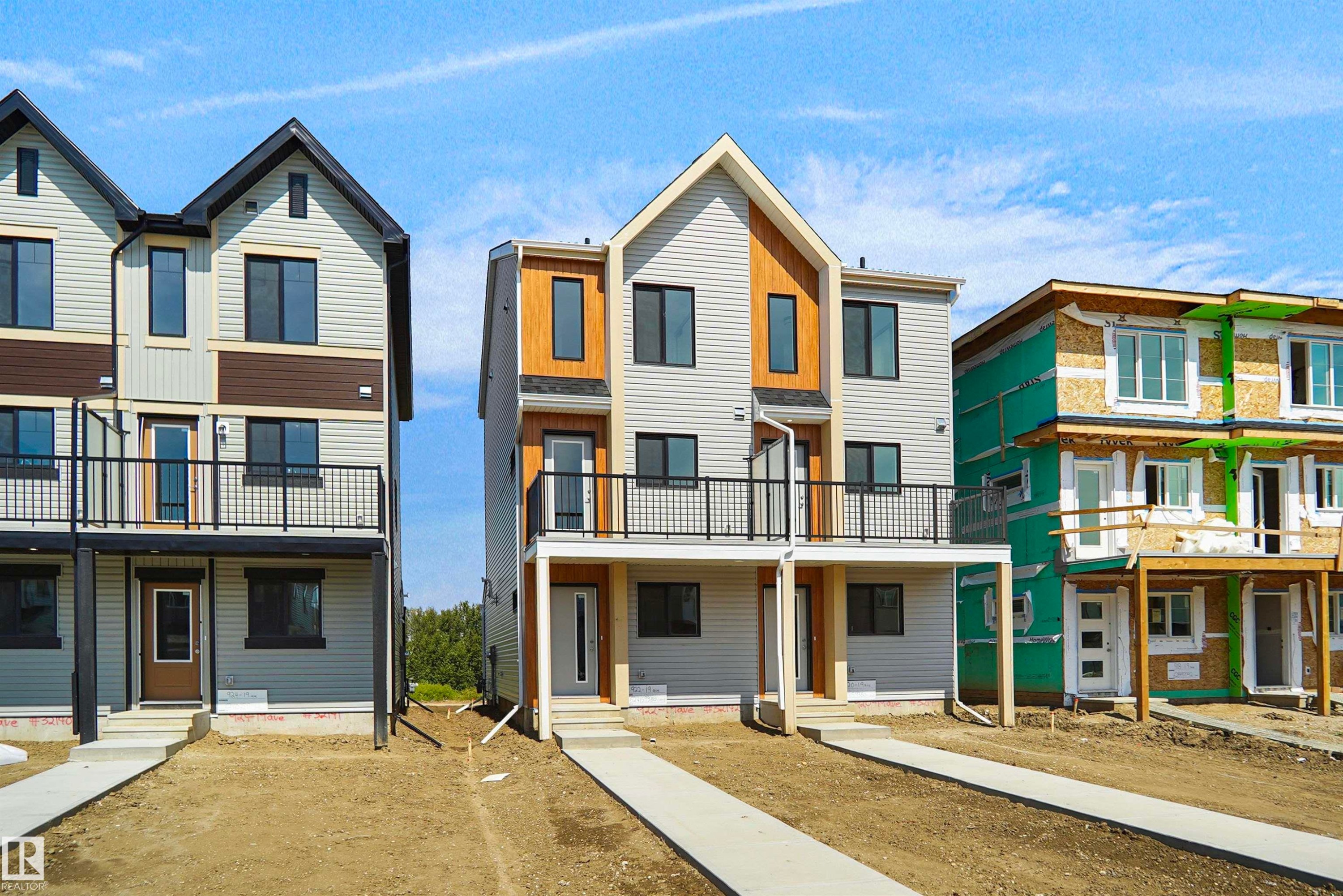 922 19 Avenue Nw, Edmonton, AB - Outdoor With Facade