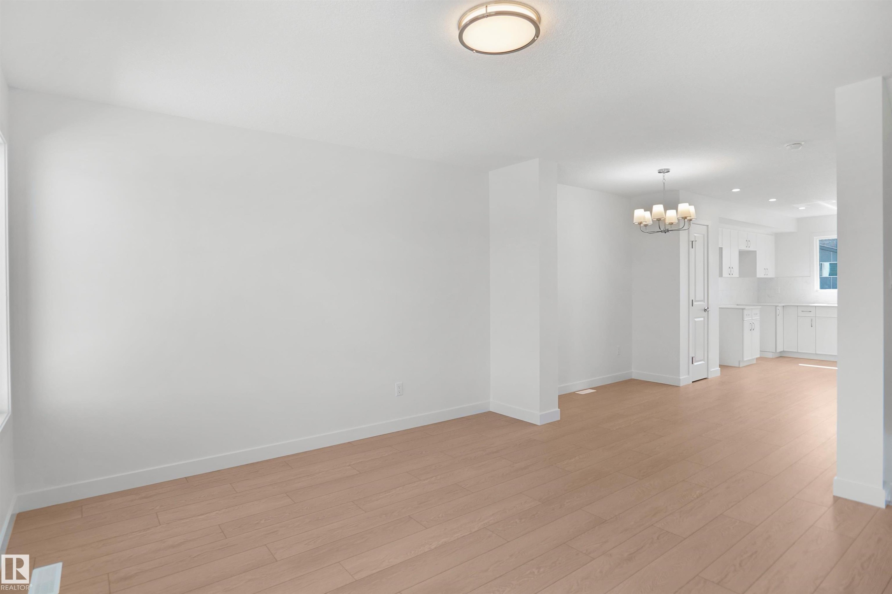 922 19 Avenue Nw, Edmonton, AB - Indoor Photo Showing Other Room