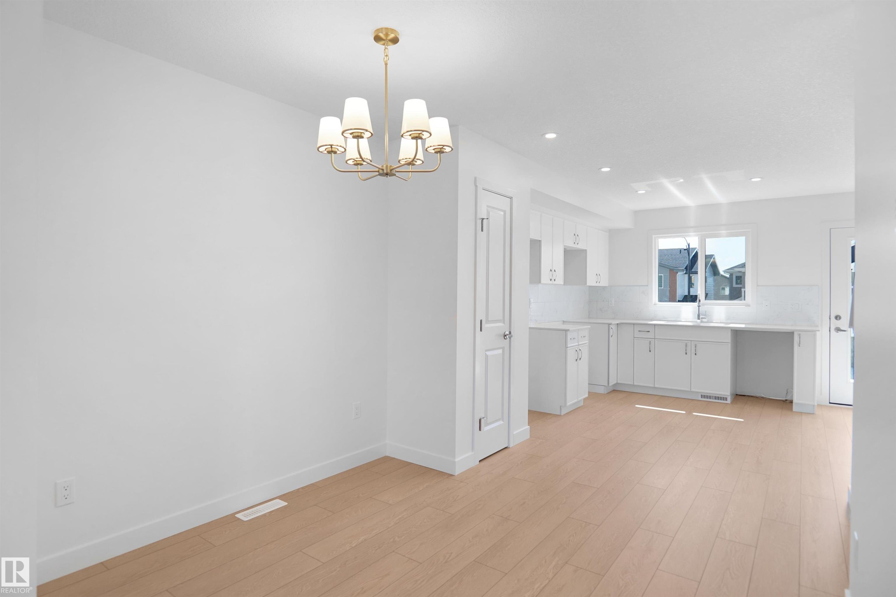 922 19 Avenue Nw, Edmonton, AB - Indoor