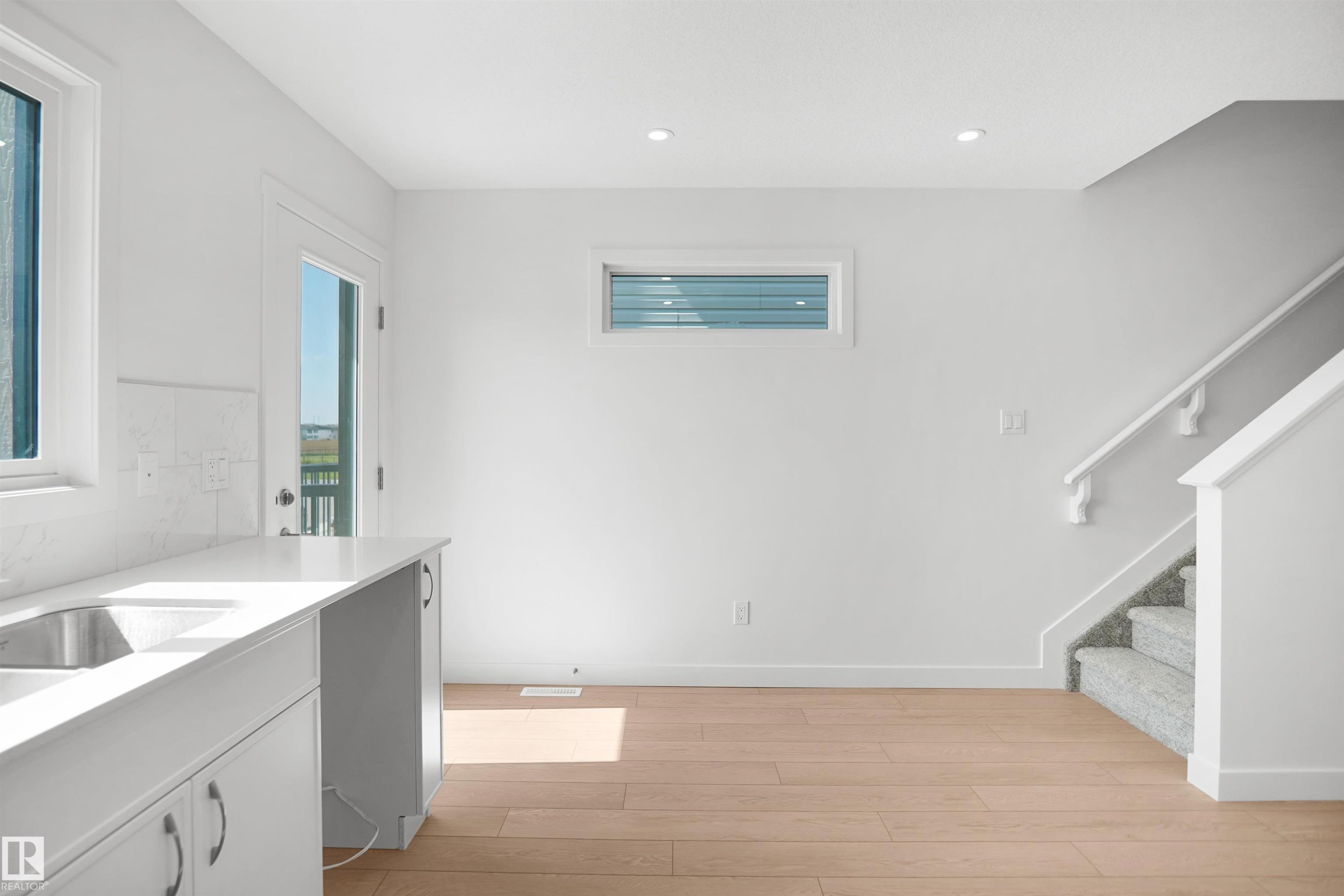 922 19 Avenue Nw, Edmonton, AB - Indoor Photo Showing Other Room