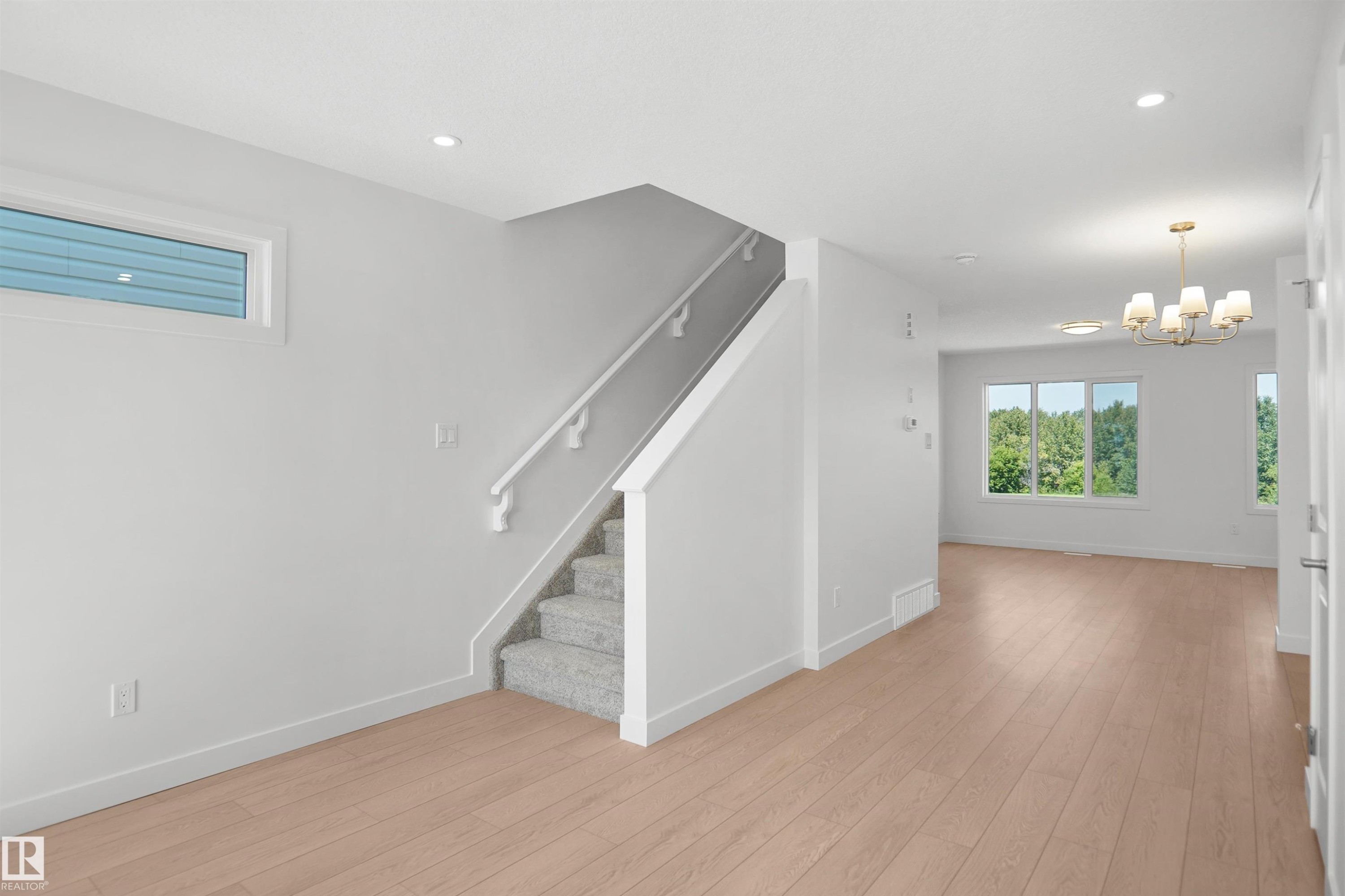922 19 Avenue Nw, Edmonton, AB - Indoor Photo Showing Other Room