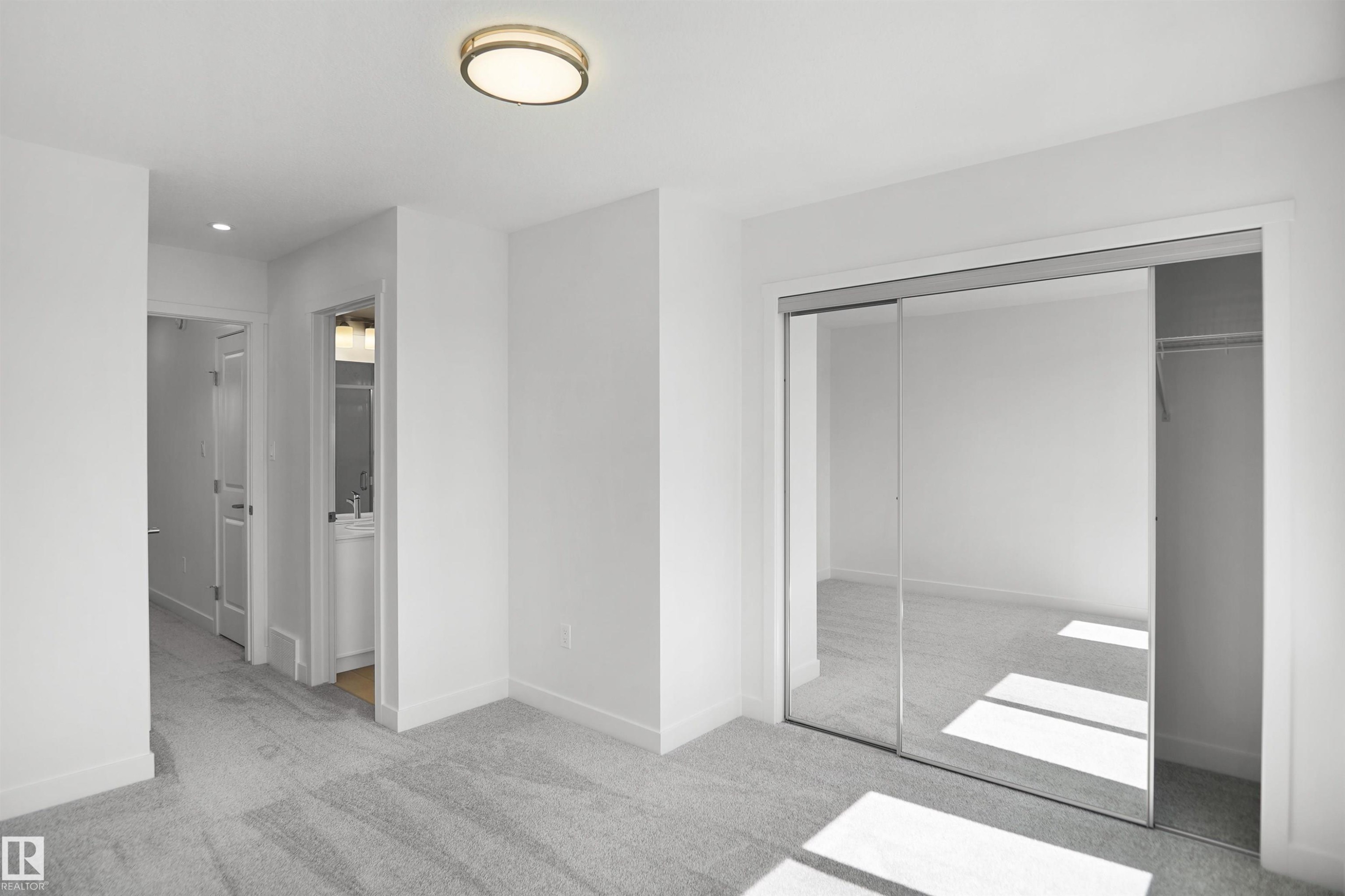 922 19 Avenue Nw, Edmonton, AB - Indoor Photo Showing Other Room