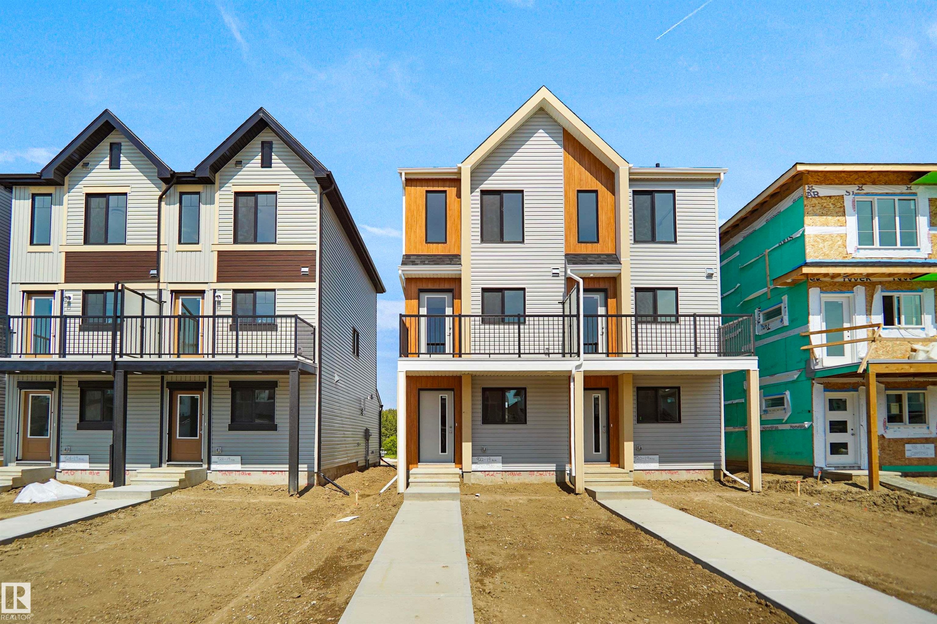 922 19 Avenue Nw, Edmonton, AB - Outdoor With Facade