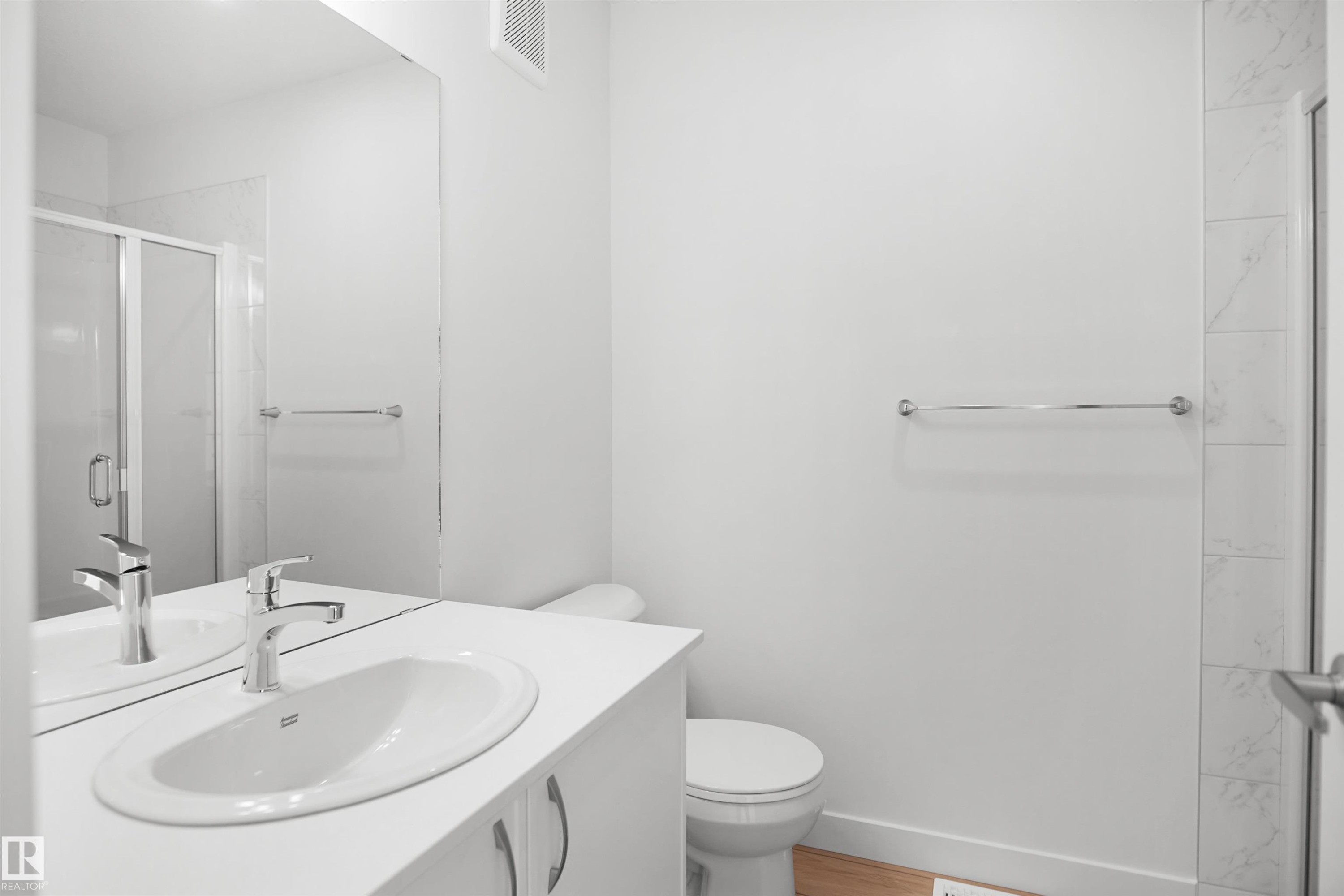 922 19 Avenue Nw, Edmonton, AB - Indoor Photo Showing Bathroom