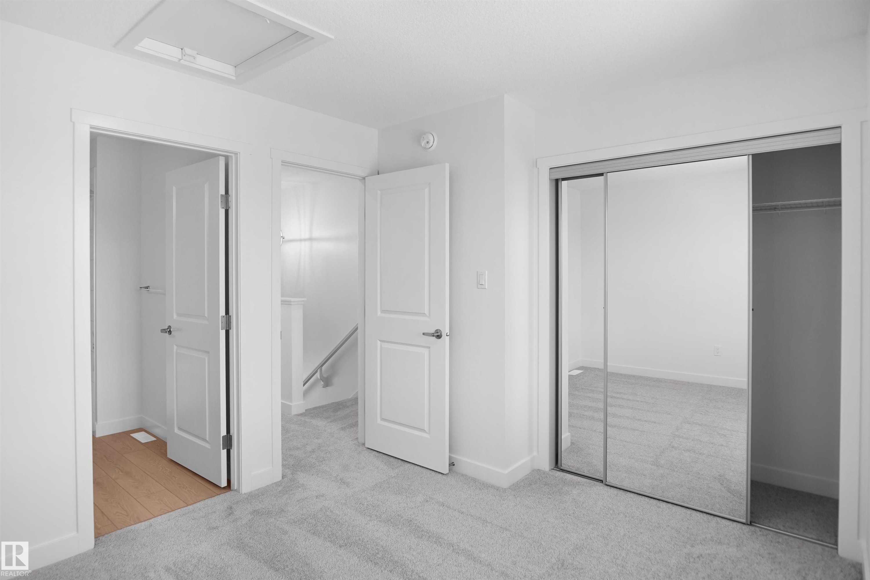 922 19 Avenue Nw, Edmonton, AB - Indoor Photo Showing Other Room