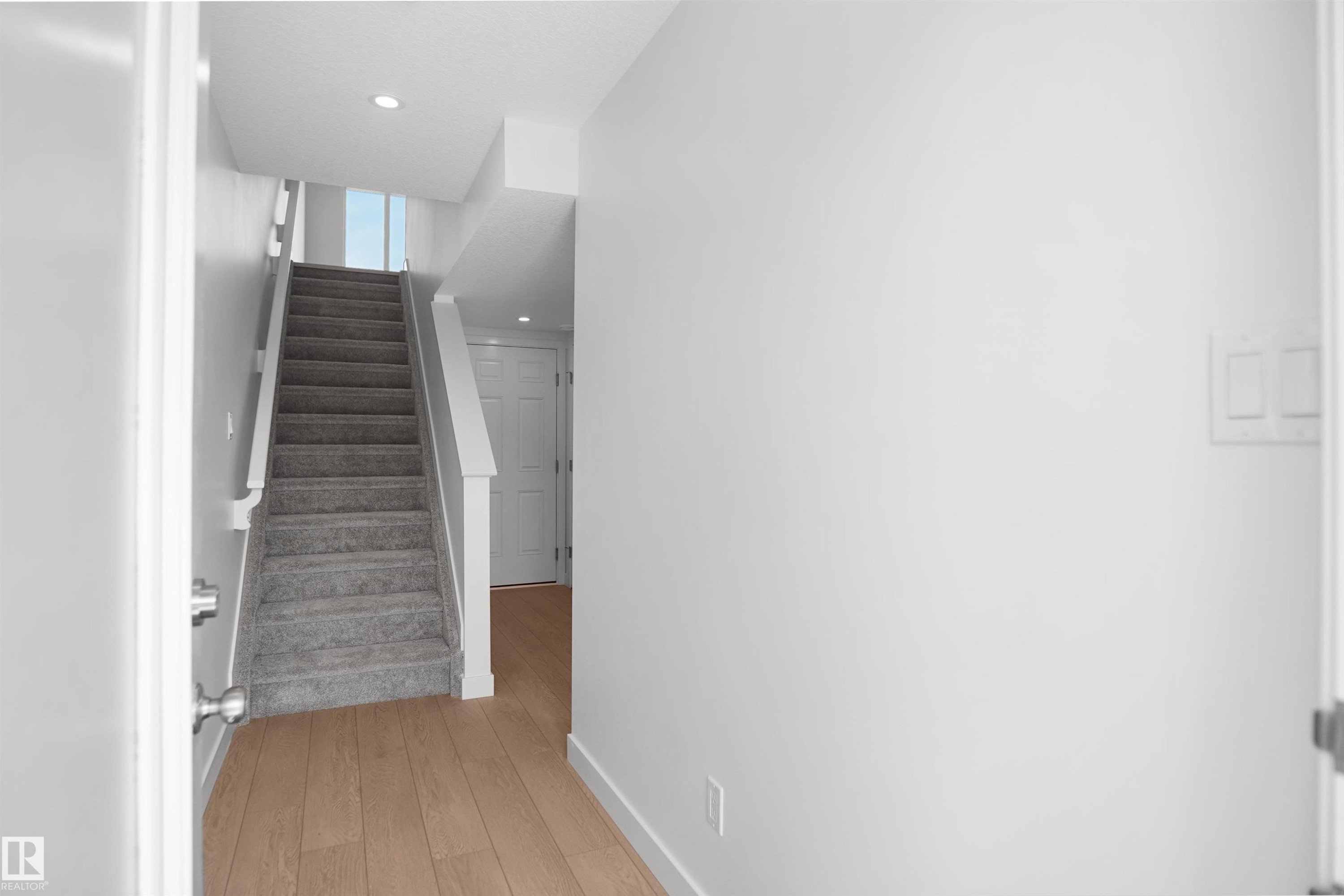 922 19 Avenue Nw, Edmonton, AB - Indoor Photo Showing Other Room