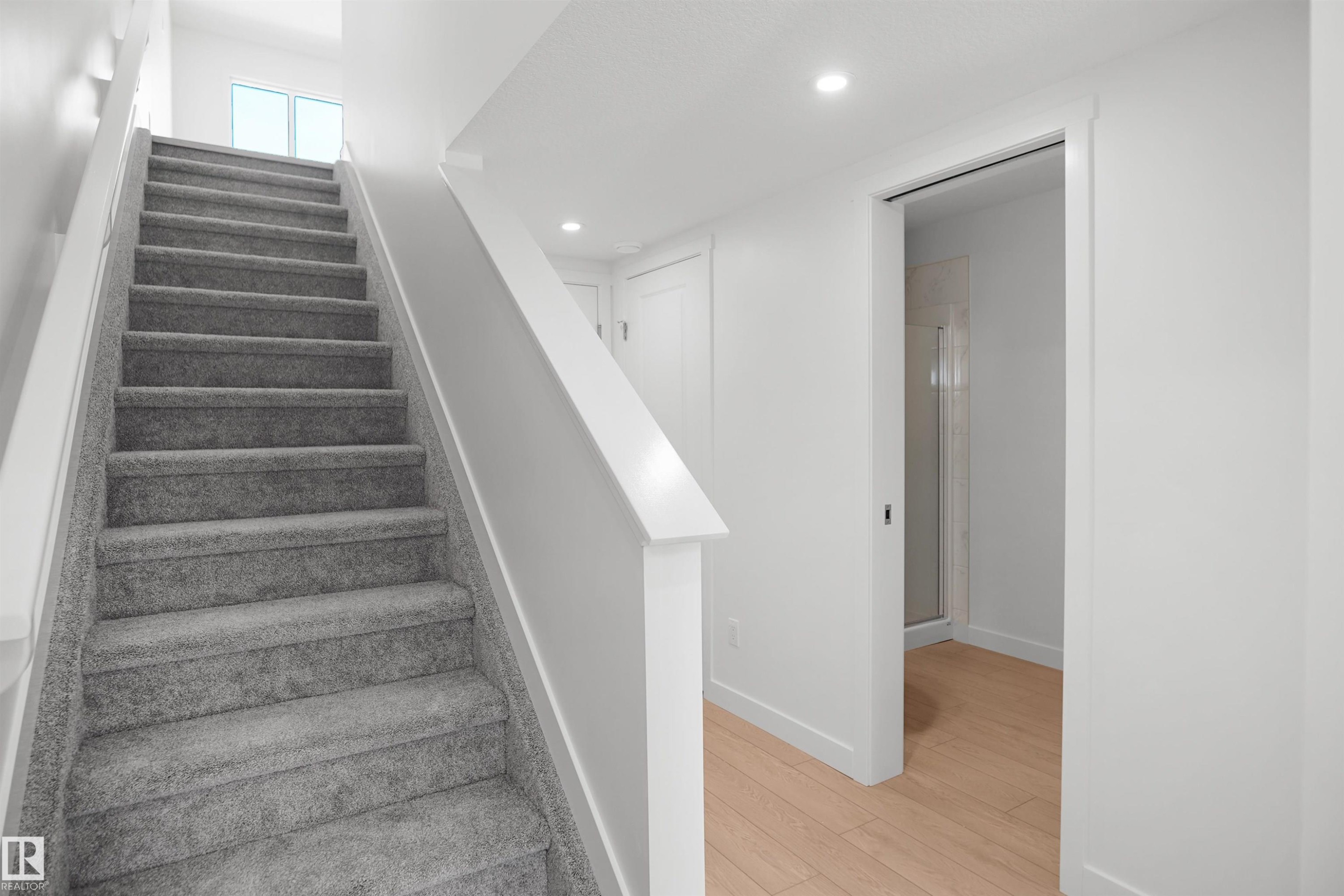 922 19 Avenue Nw, Edmonton, AB - Indoor Photo Showing Other Room