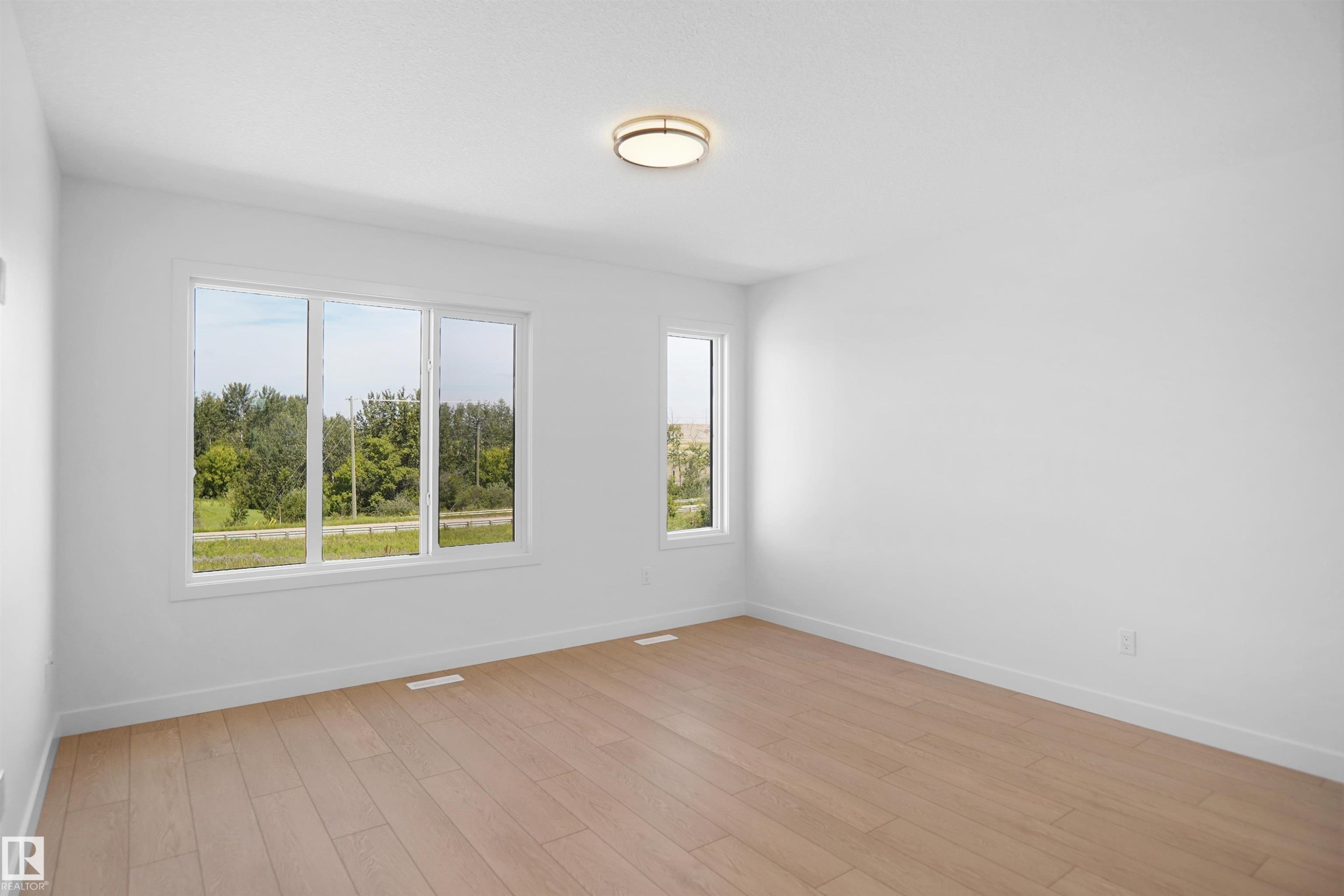 922 19 Avenue Nw, Edmonton, AB - Indoor Photo Showing Other Room