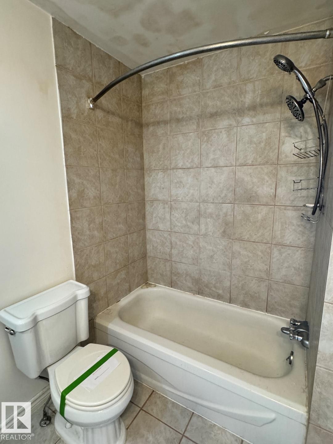 6612 36A Avenue, Edmonton, AB - Indoor Photo Showing Bathroom