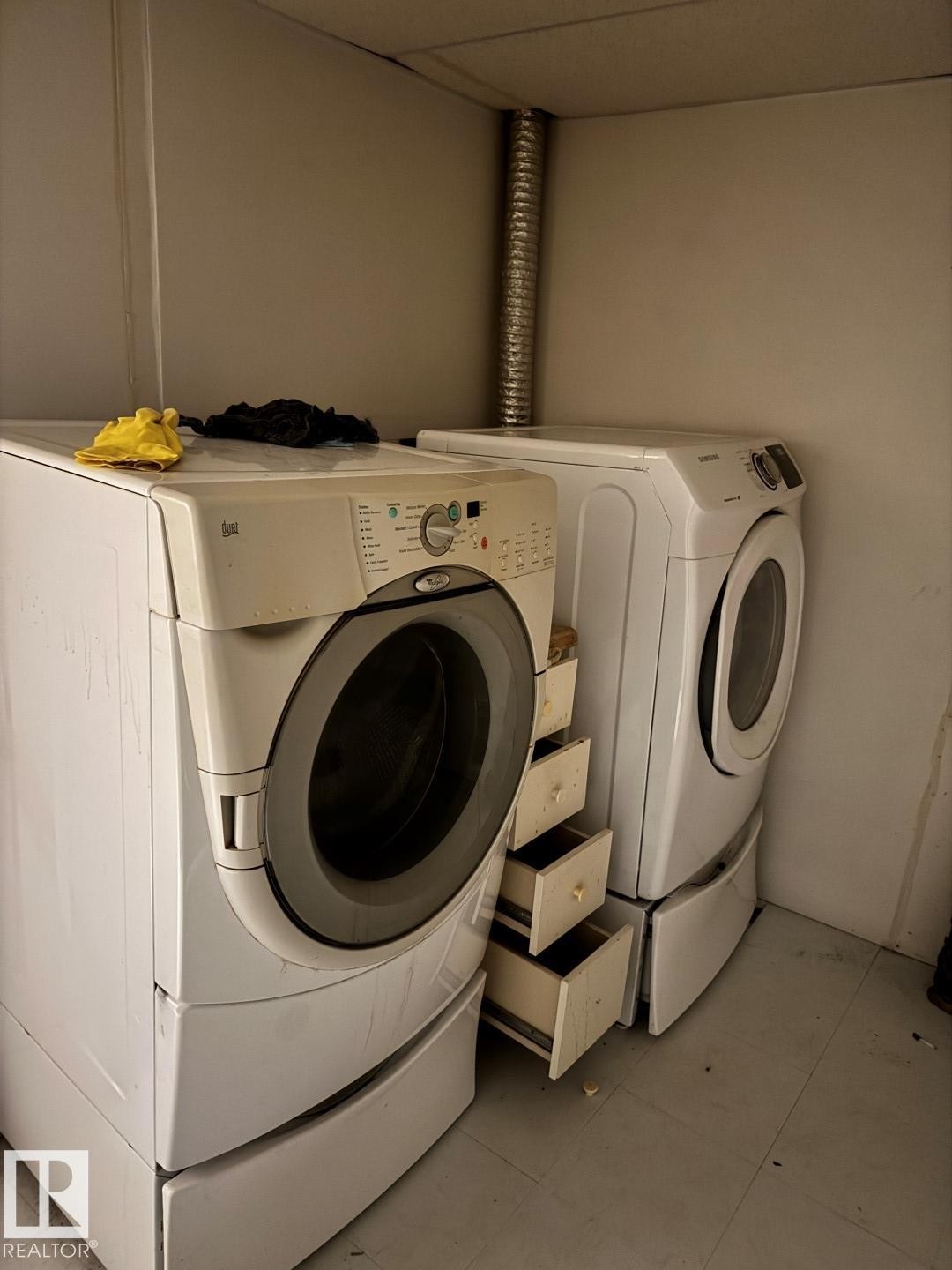 6612 36A Avenue, Edmonton, AB - Indoor Photo Showing Laundry Room
