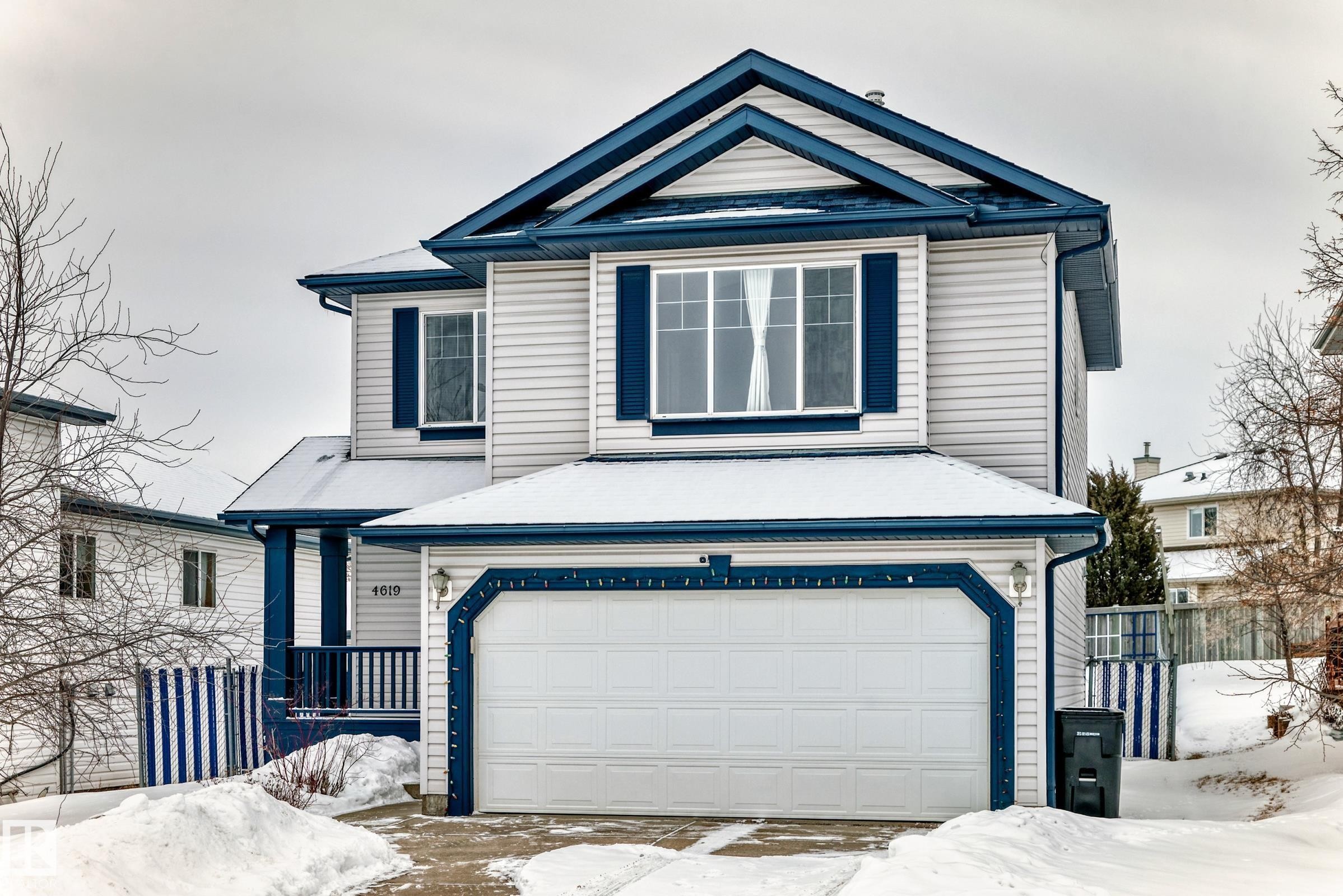 Traditional home featuring an attached garage - 4619 151 Avenue, Edmonton, AB - Outdoor
