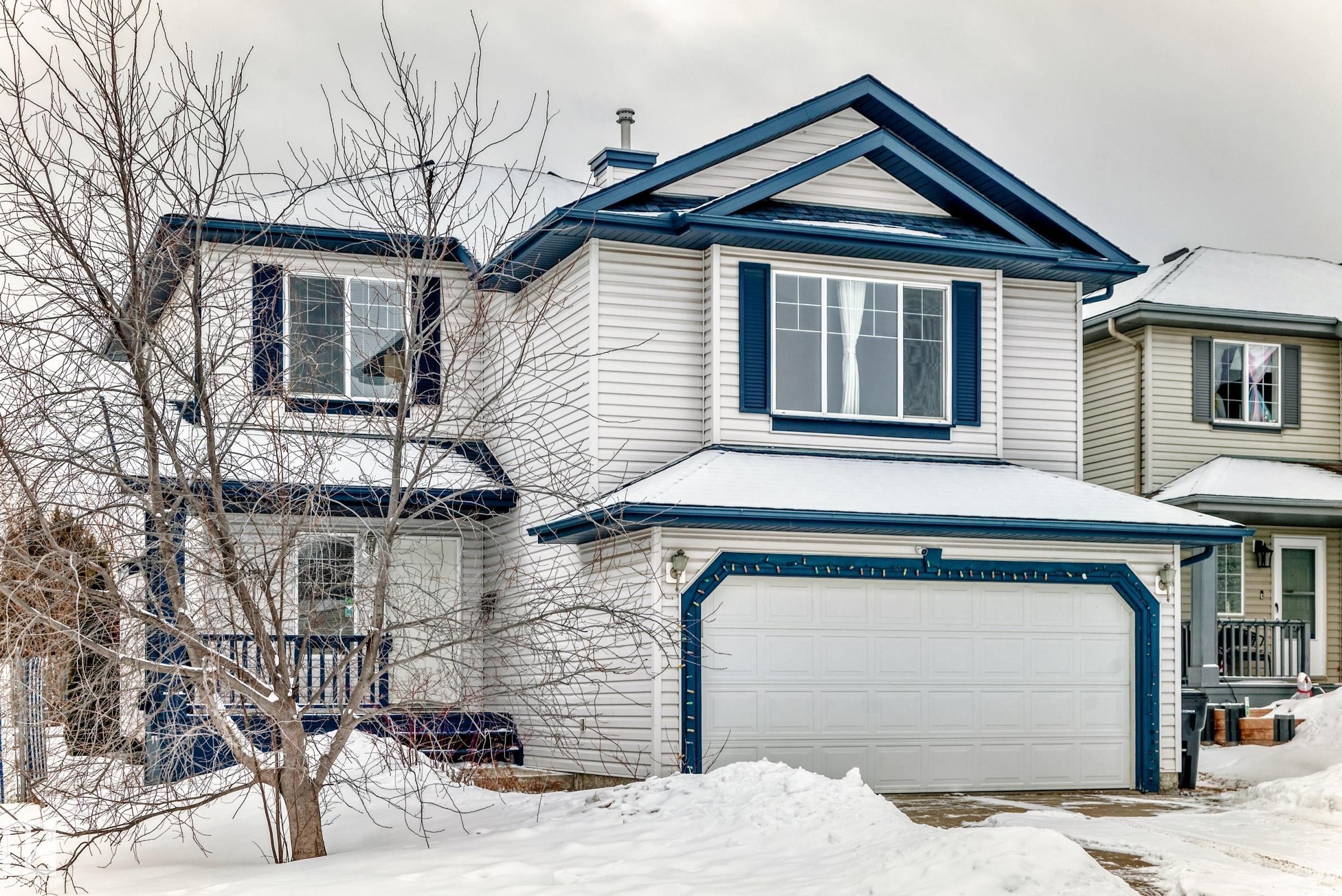 Traditional-style home with a garage and a chimney - 4619 151 Avenue, Edmonton, AB - Outdoor