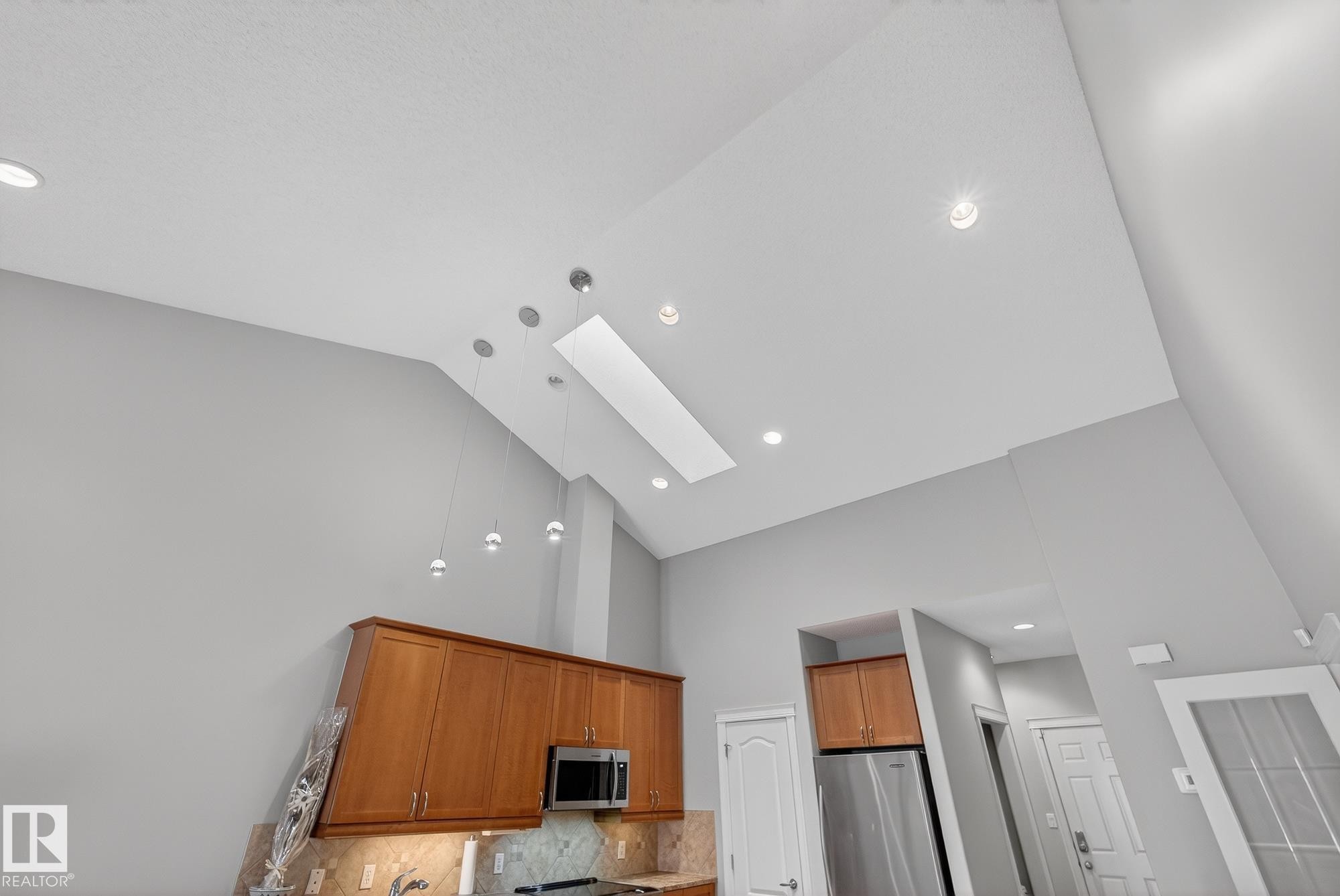 36 3003 34 Avenue, Edmonton, AB - Indoor Photo Showing Other Room