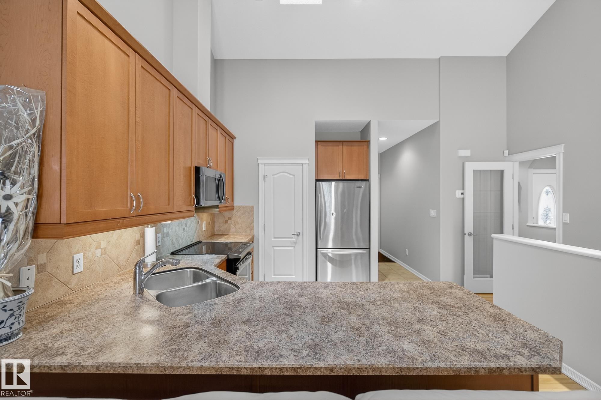 36 3003 34 Avenue, Edmonton, AB - Indoor Photo Showing Kitchen With Double Sink