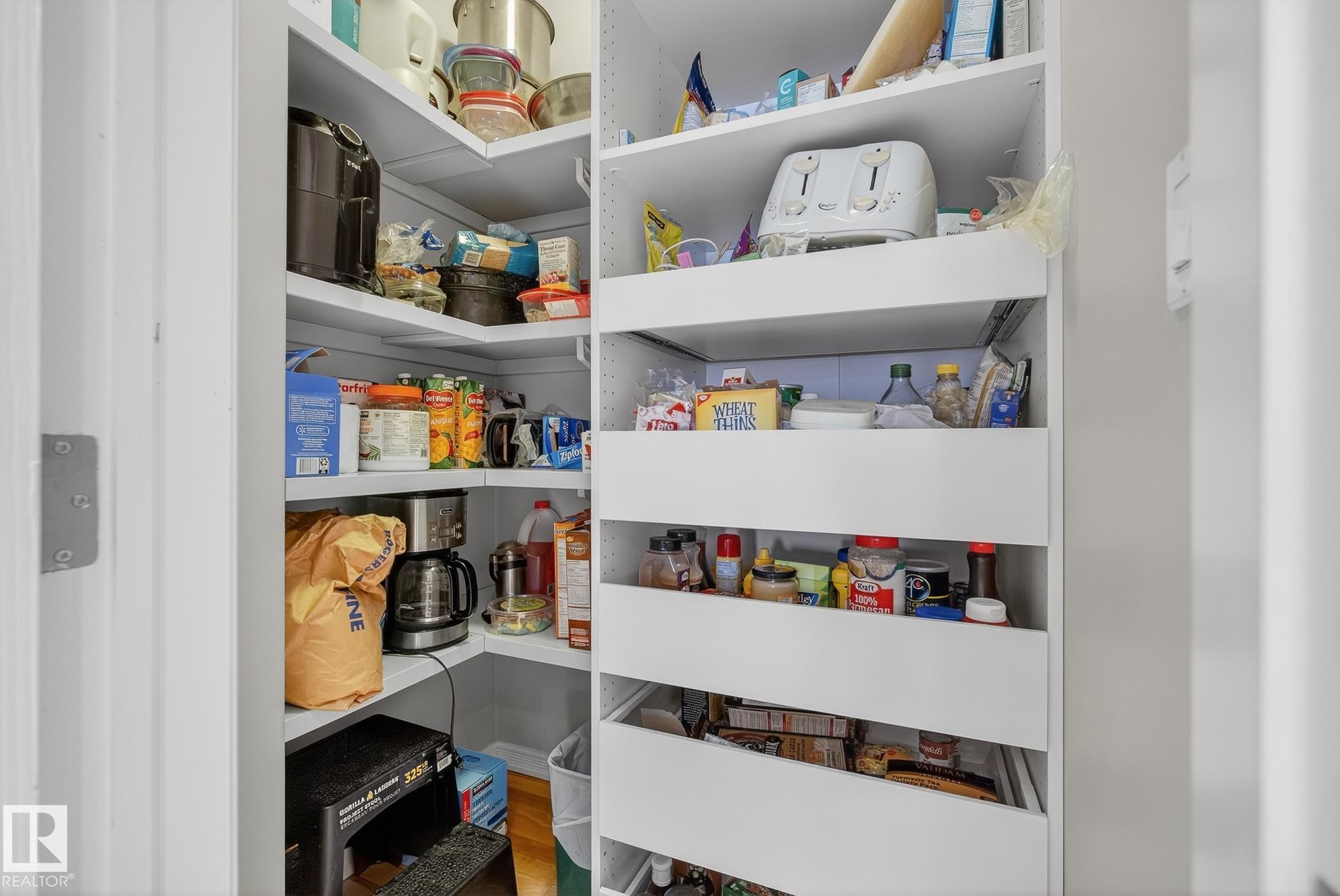 36 3003 34 Avenue, Edmonton, AB - Indoor With Storage