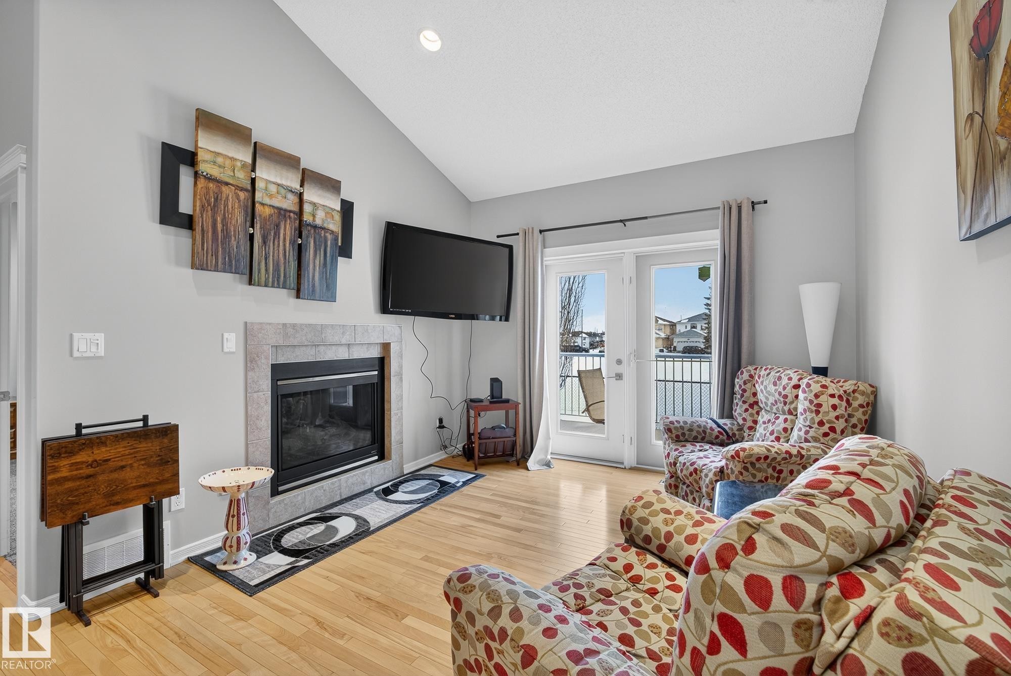 36 3003 34 Avenue, Edmonton, AB - Indoor Photo Showing Living Room With Fireplace