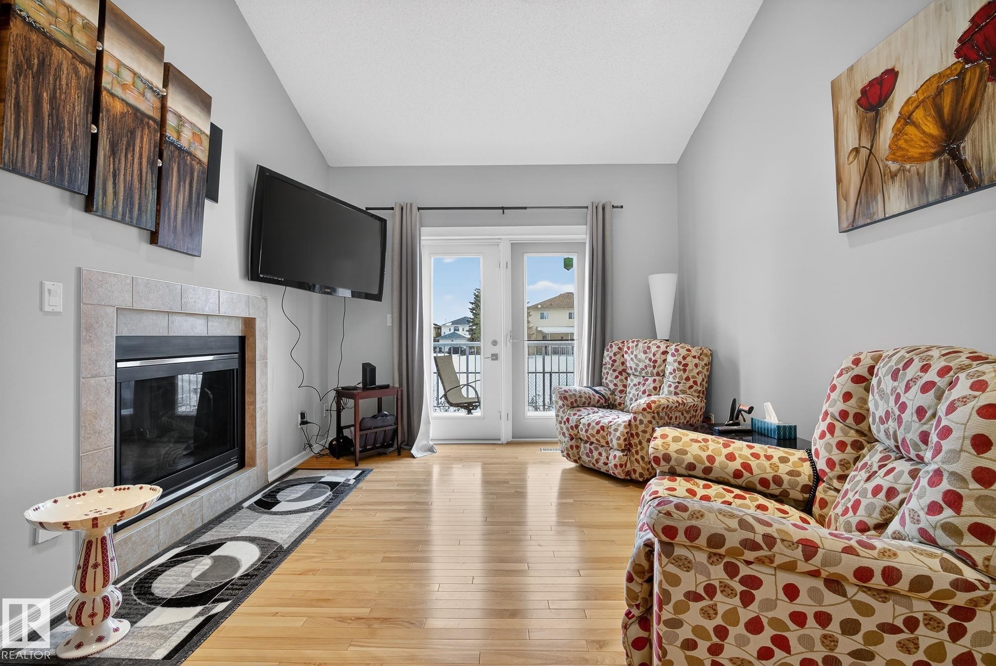 36 3003 34 Avenue, Edmonton, AB - Indoor Photo Showing Living Room With Fireplace