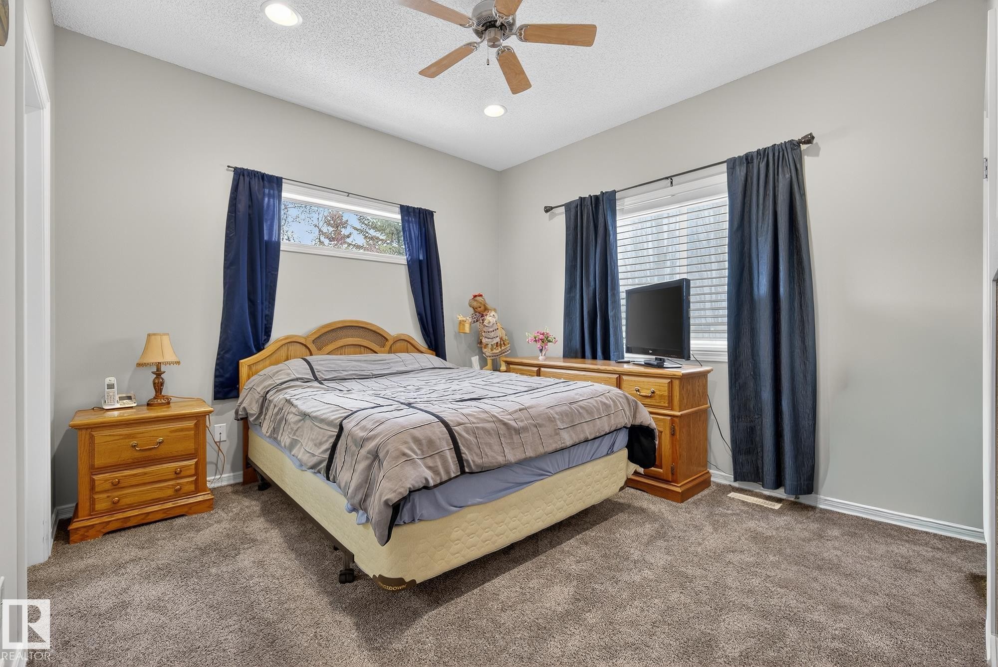 36 3003 34 Avenue, Edmonton, AB - Indoor Photo Showing Bedroom