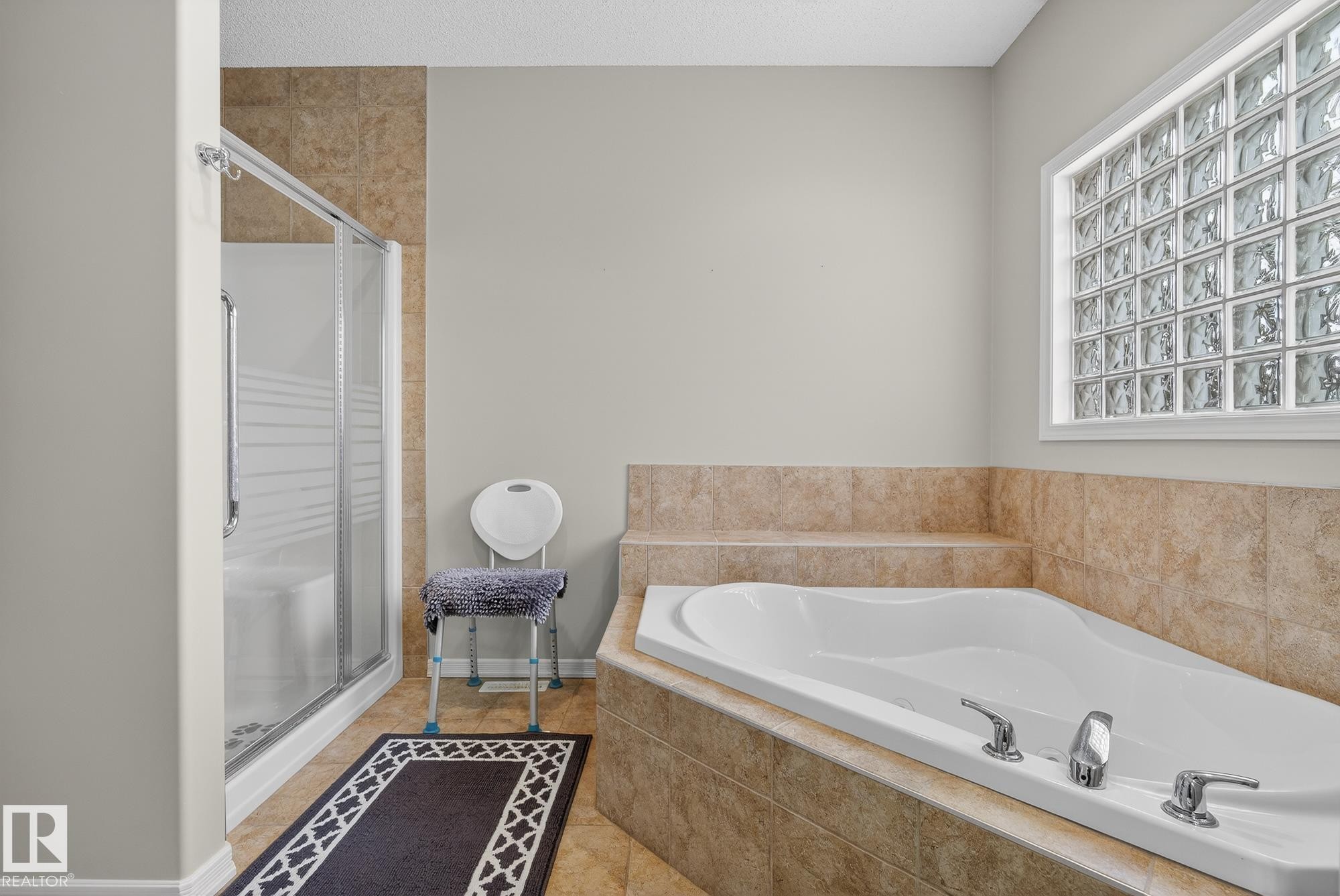 36 3003 34 Avenue, Edmonton, AB - Indoor Photo Showing Bathroom