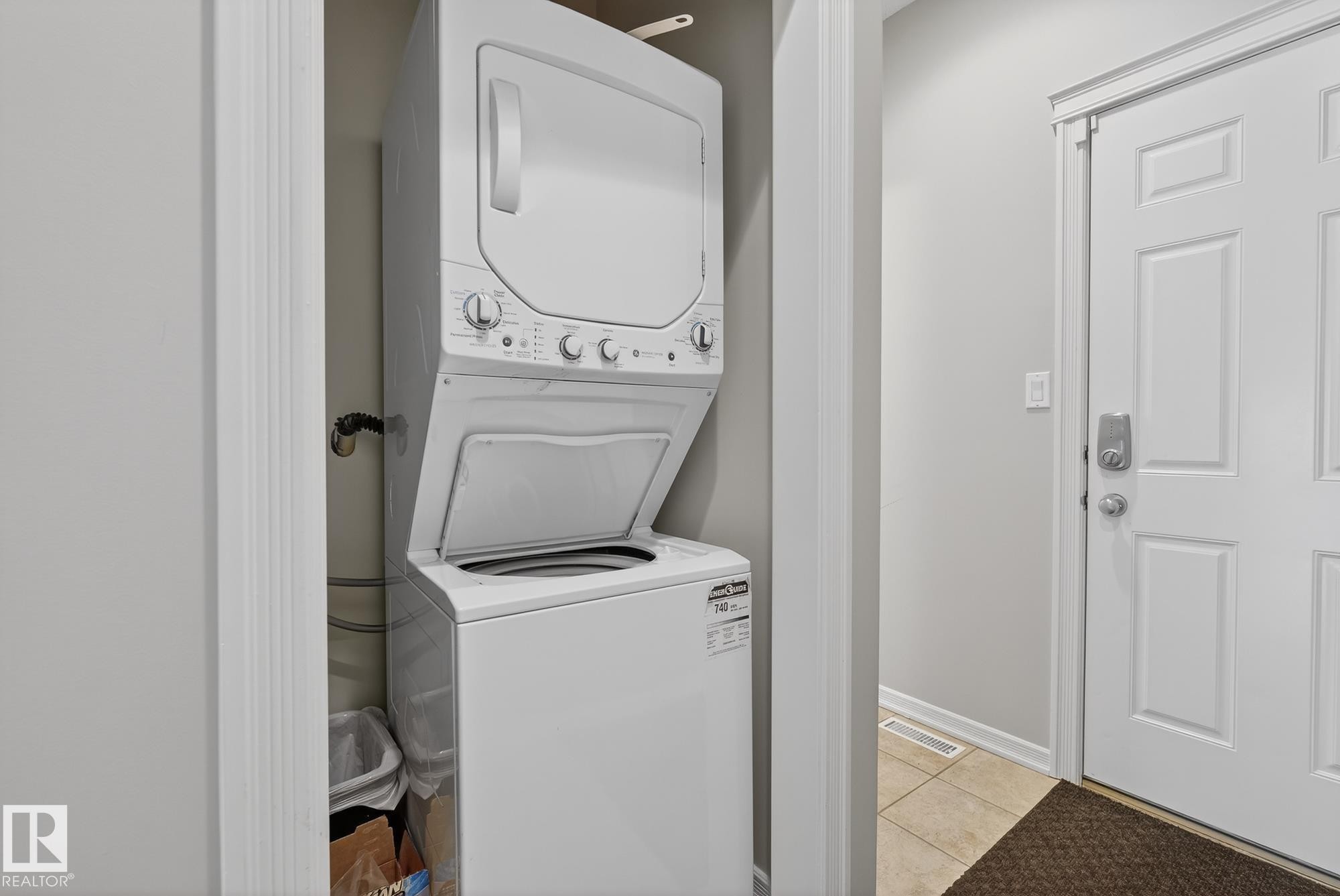 36 3003 34 Avenue, Edmonton, AB - Indoor Photo Showing Laundry Room