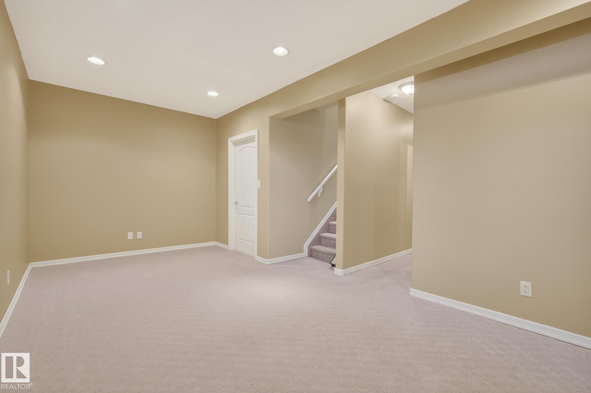 36 3003 34 Avenue, Edmonton, AB - Indoor Photo Showing Other Room