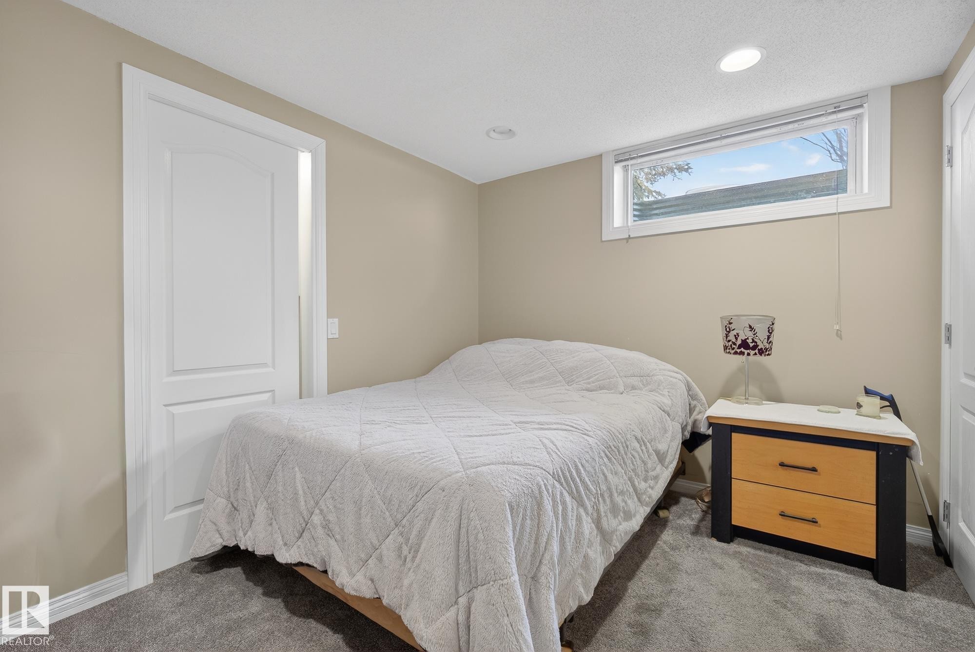 36 3003 34 Avenue, Edmonton, AB - Indoor Photo Showing Bedroom
