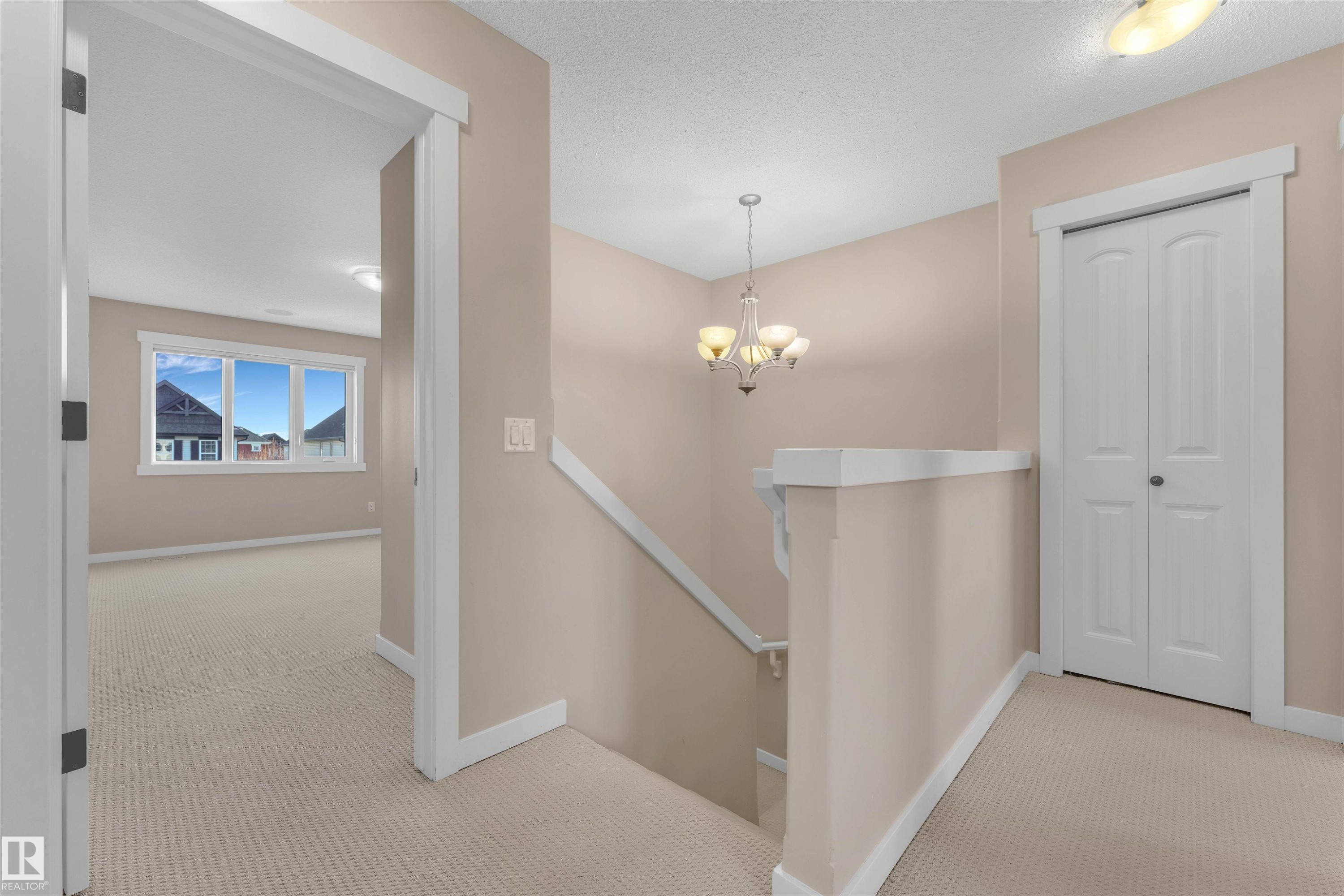 Edmonton, AB - Indoor Photo Showing Other Room