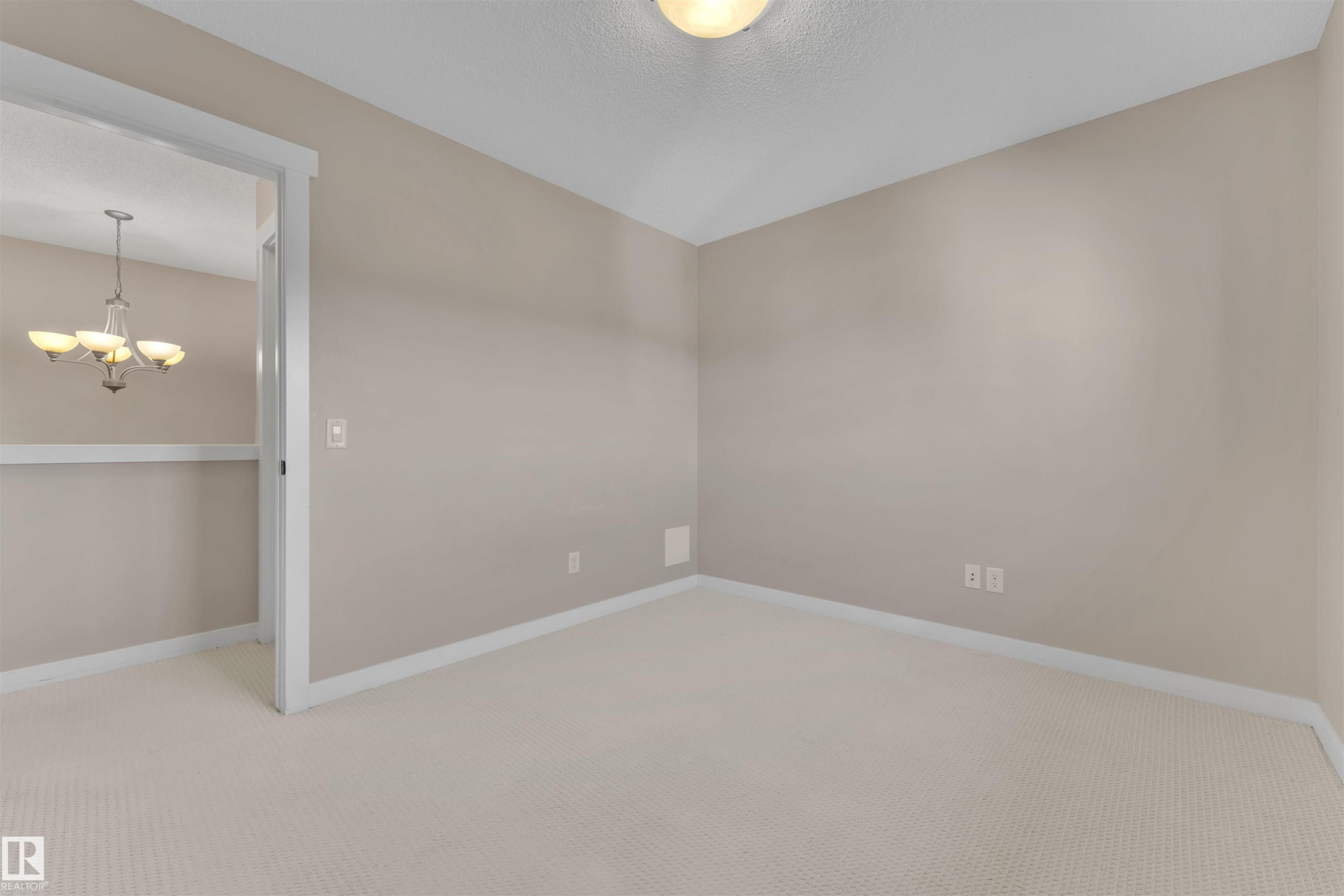 Edmonton, AB - Indoor Photo Showing Other Room