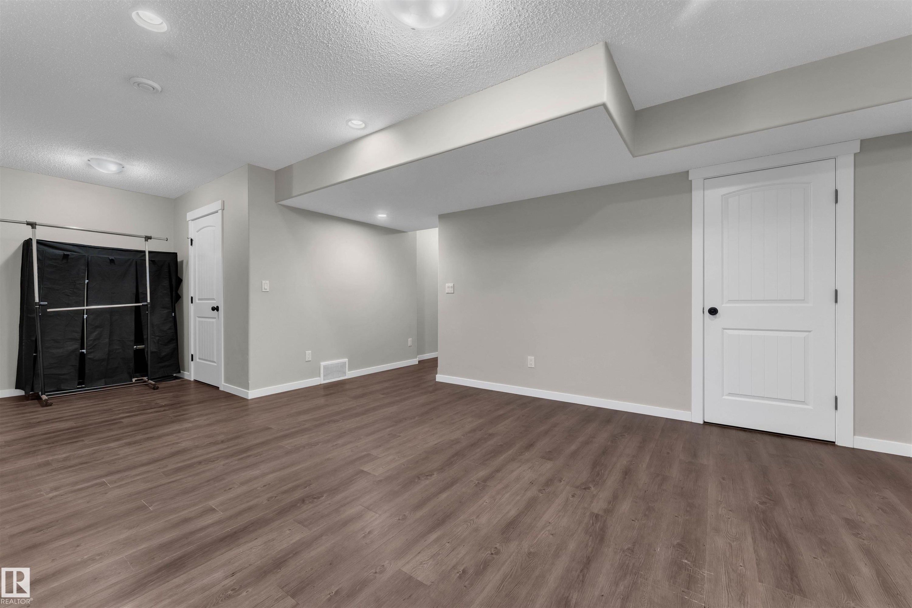 Edmonton, AB - Indoor Photo Showing Other Room
