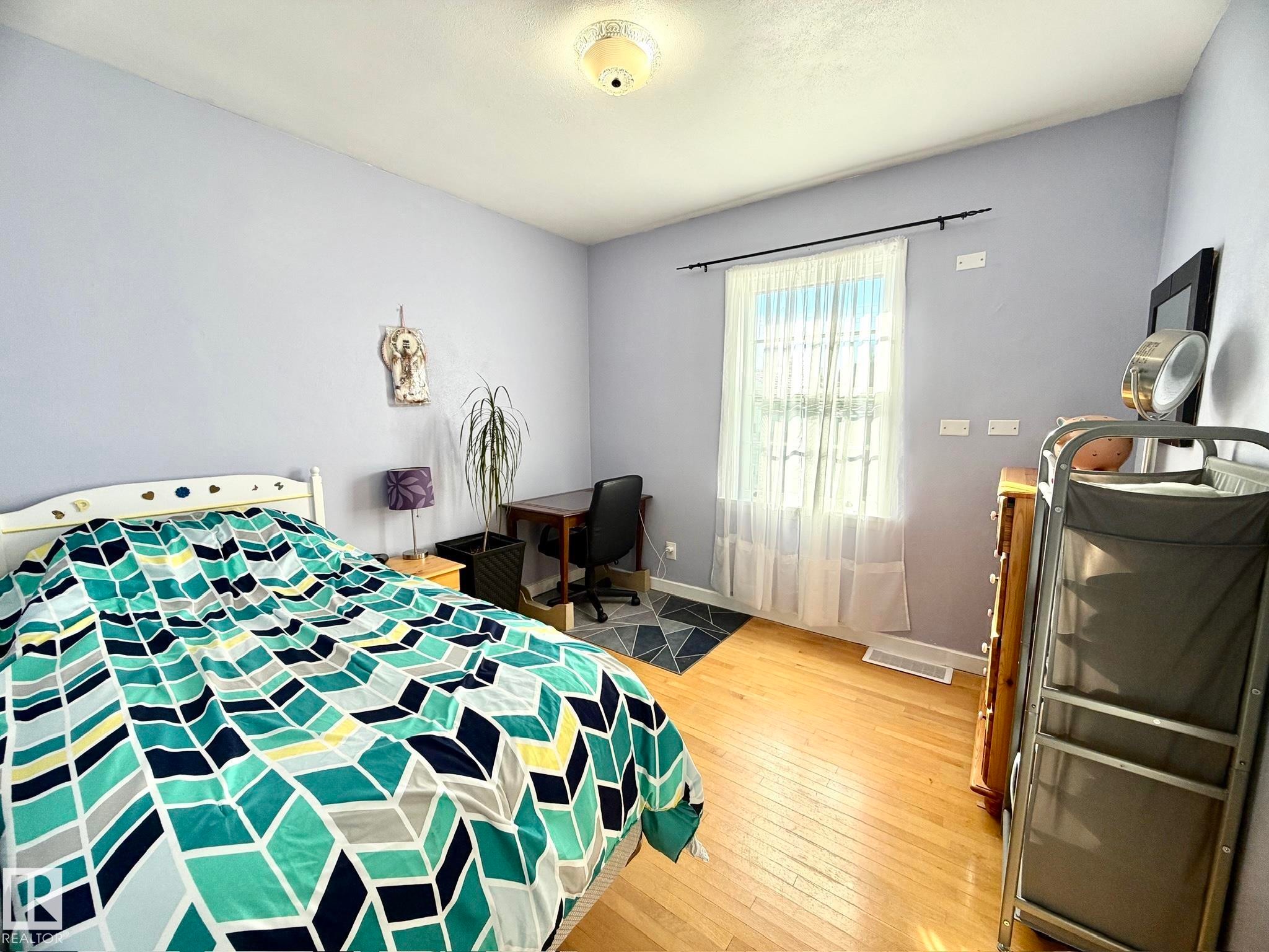 4811 51 Avenue, Lamont, AB - Indoor Photo Showing Bedroom