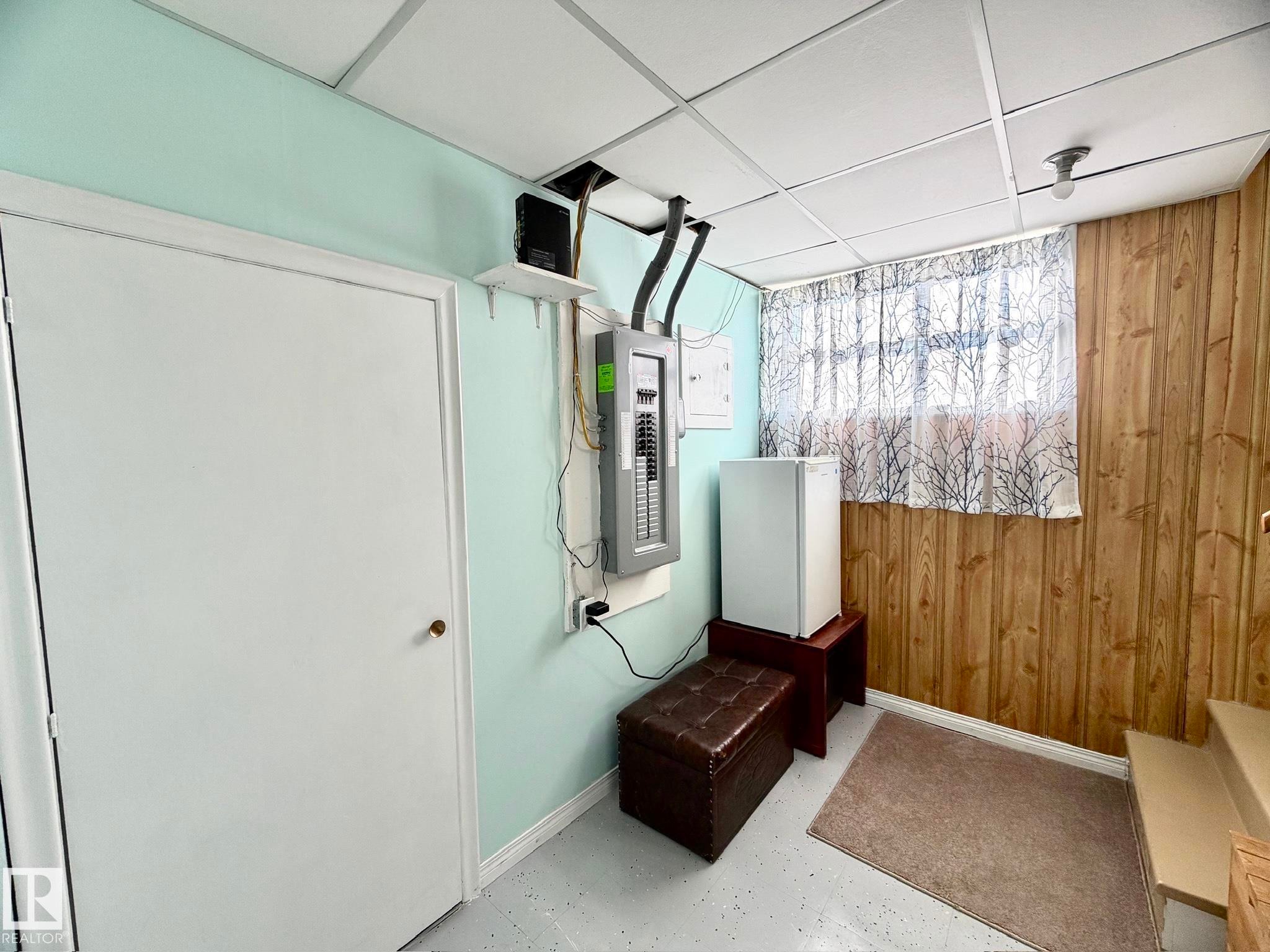 4811 51 Avenue, Lamont, AB - Indoor Photo Showing Other Room