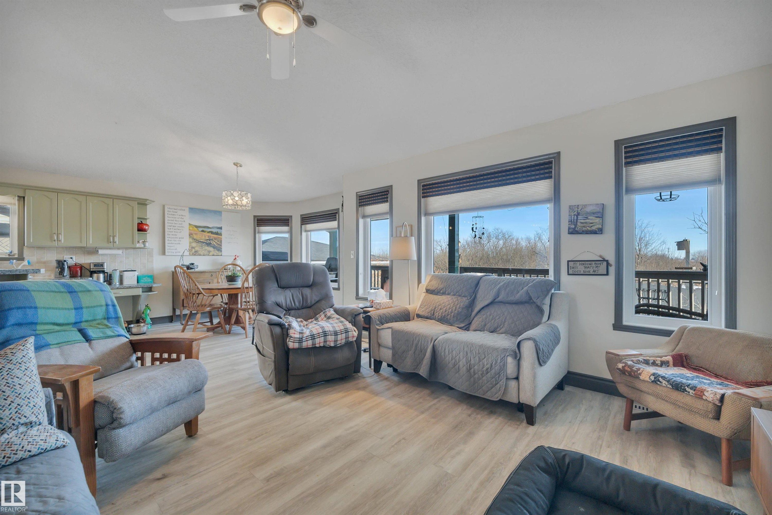115 Parkside Drive, Wetaskiwin, AB - Indoor Photo Showing Living Room