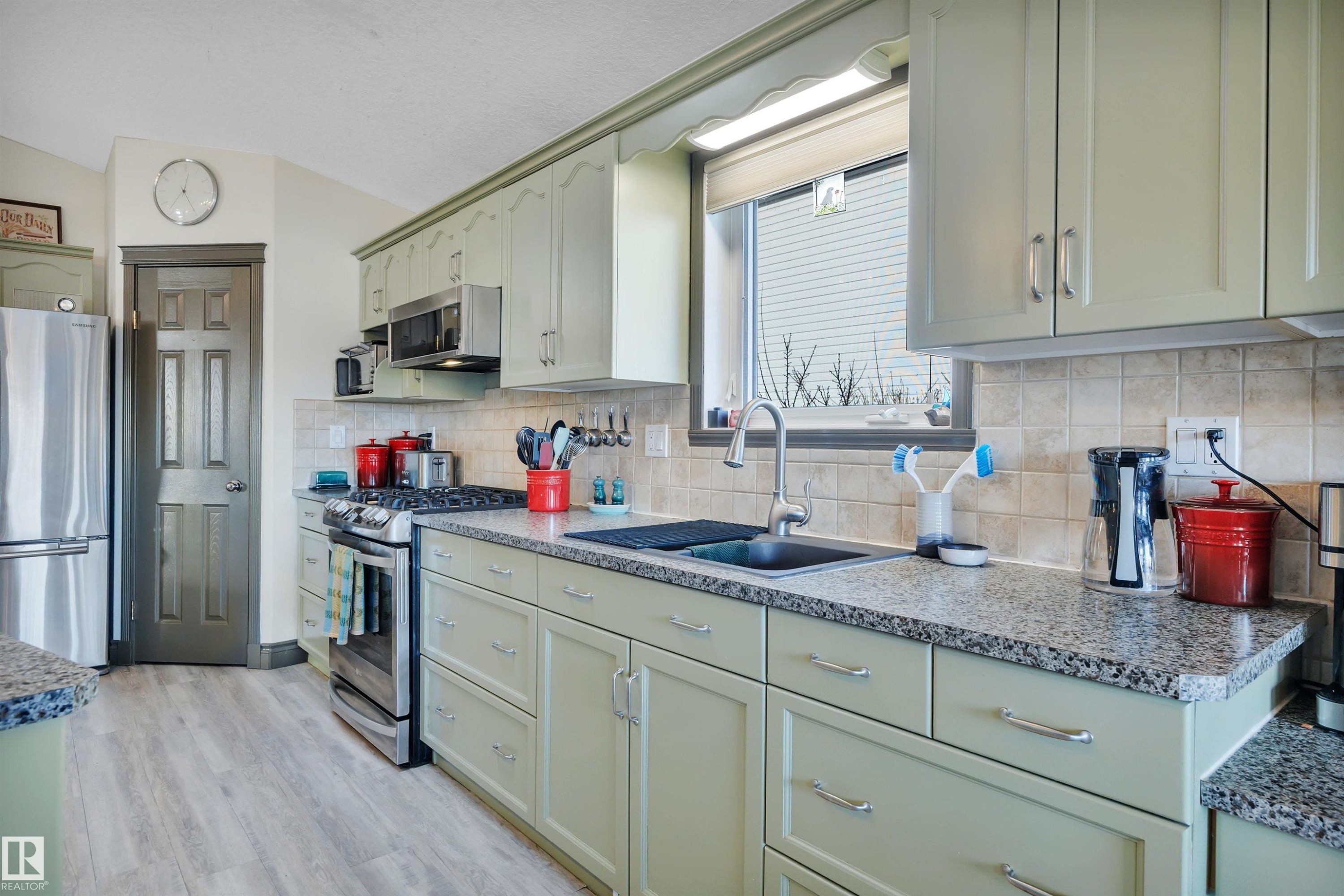 115 Parkside Drive, Wetaskiwin, AB - Indoor Photo Showing Kitchen With Stainless Steel Kitchen With Double Sink With Upgraded Kitchen