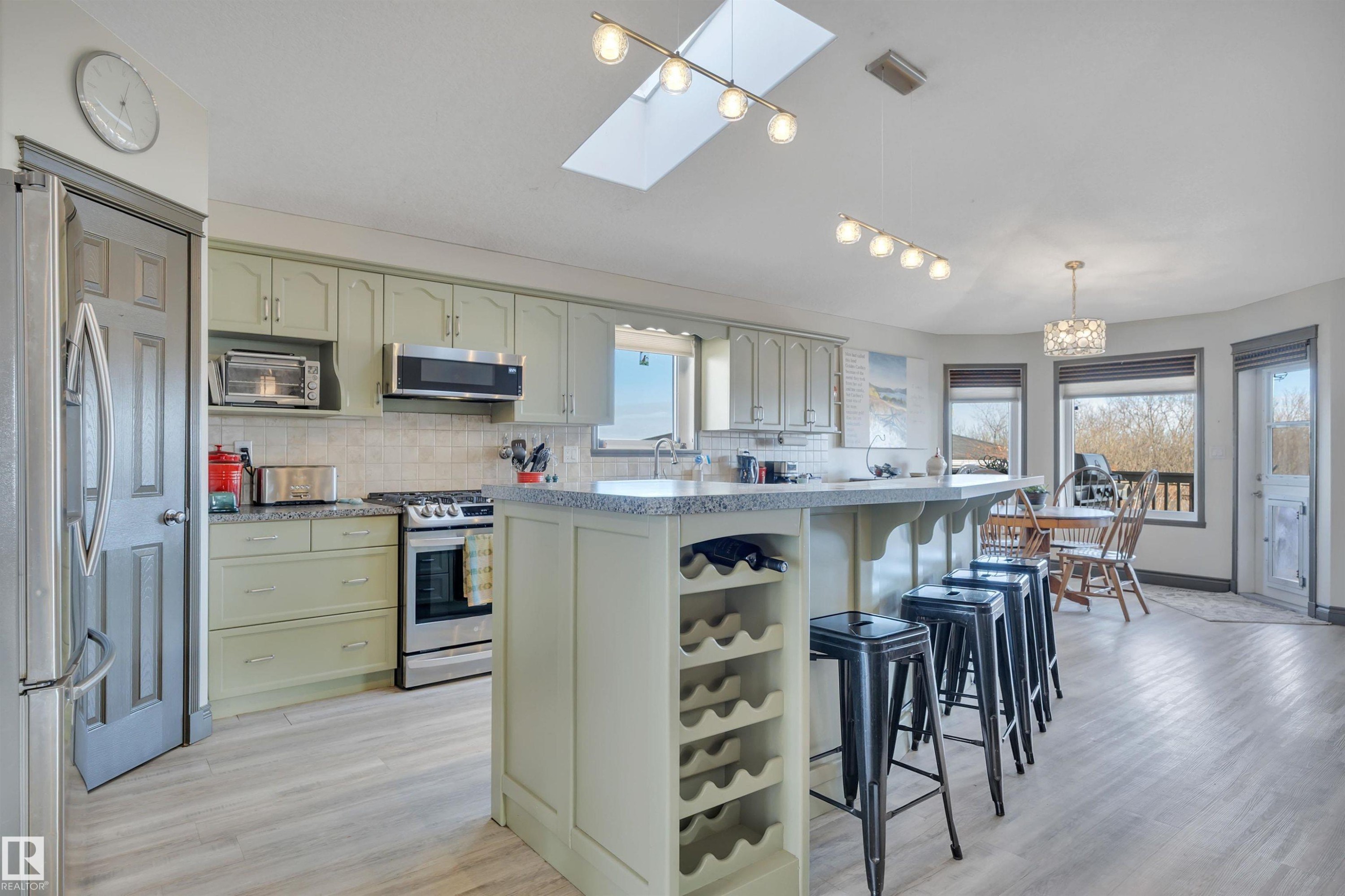 115 Parkside Drive, Wetaskiwin, AB - Indoor Photo Showing Kitchen With Stainless Steel Kitchen With Upgraded Kitchen