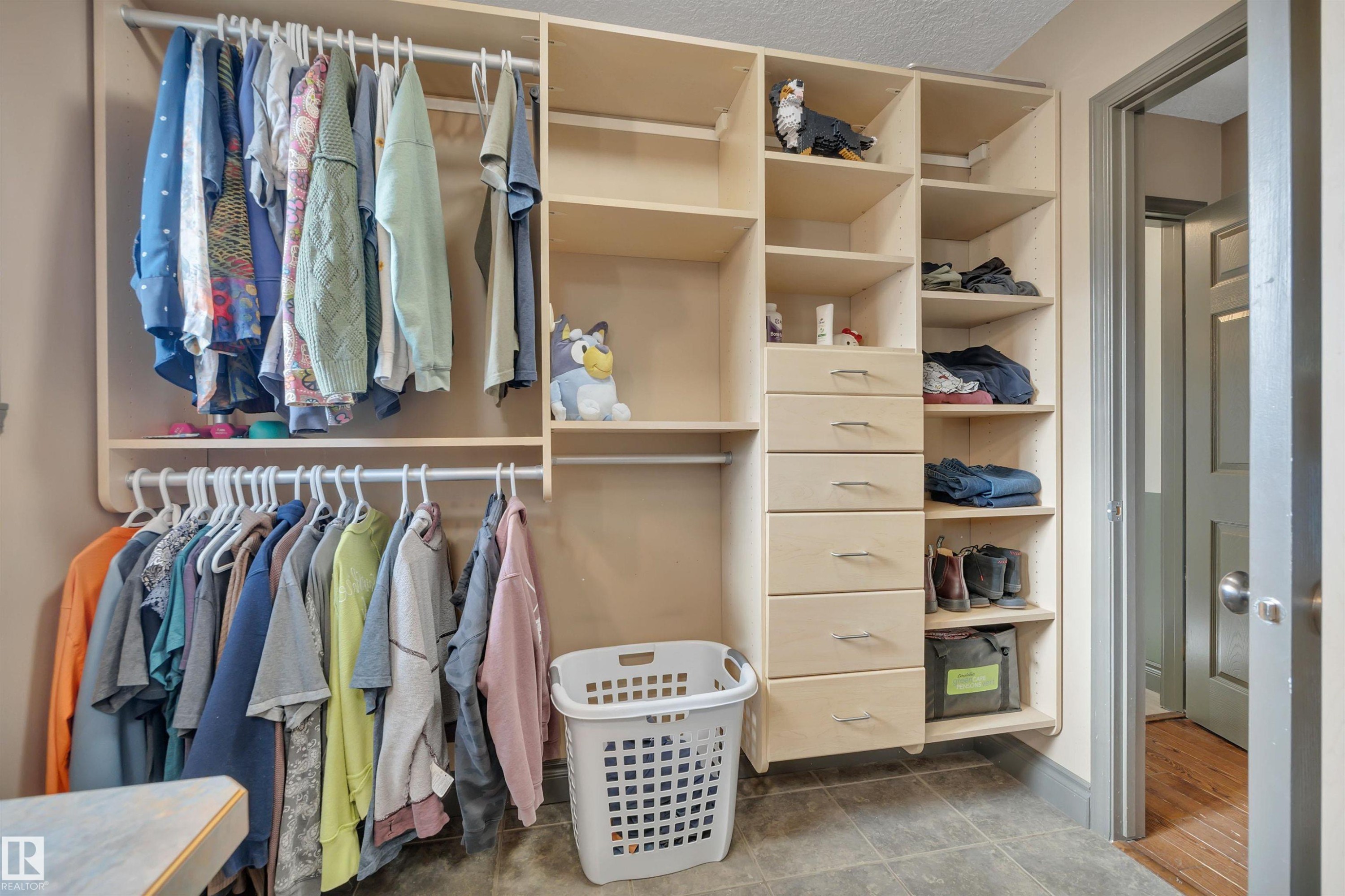 115 Parkside Drive, Wetaskiwin, AB - Indoor With Storage