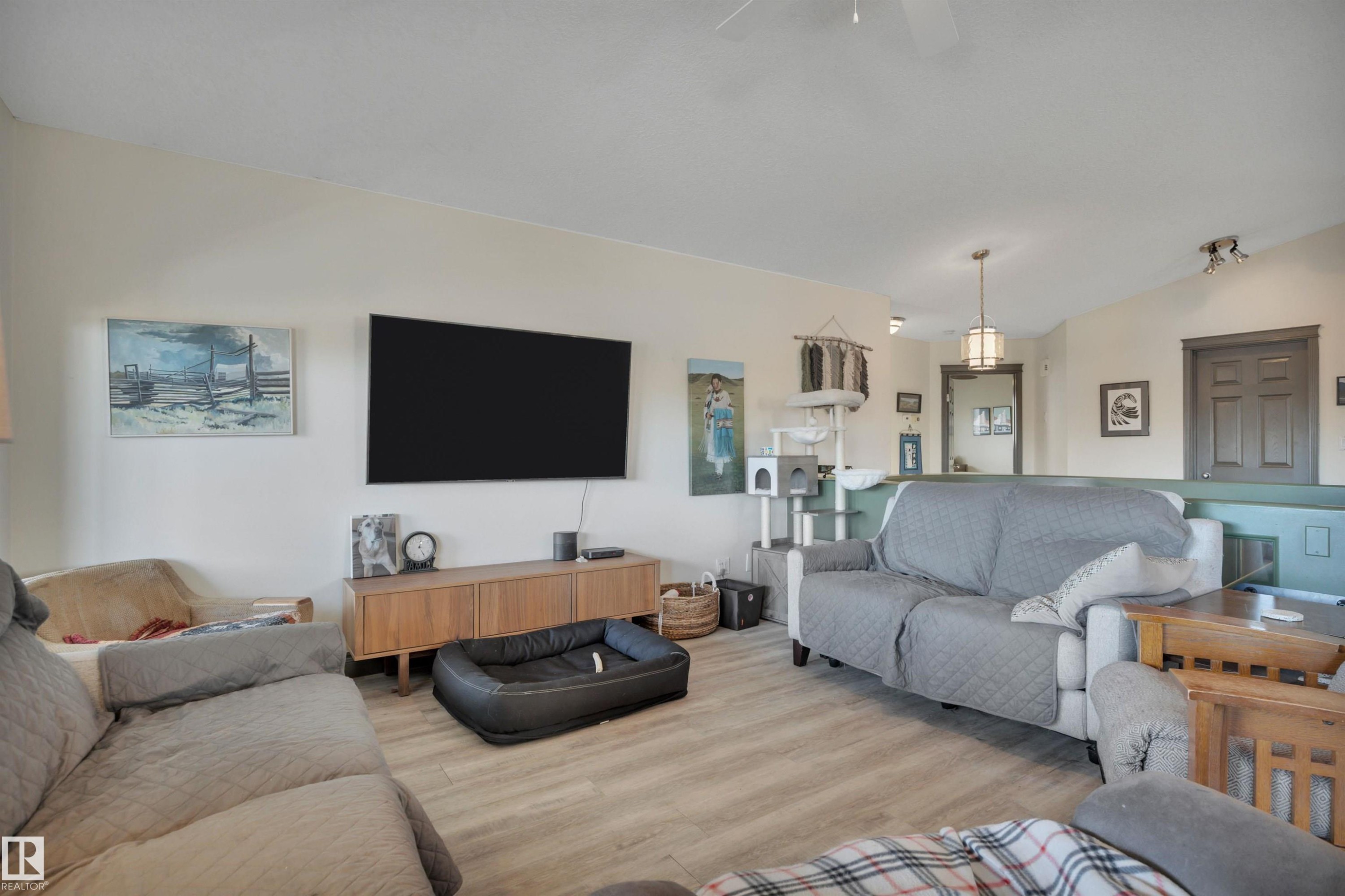 115 Parkside Drive, Wetaskiwin, AB - Indoor Photo Showing Living Room
