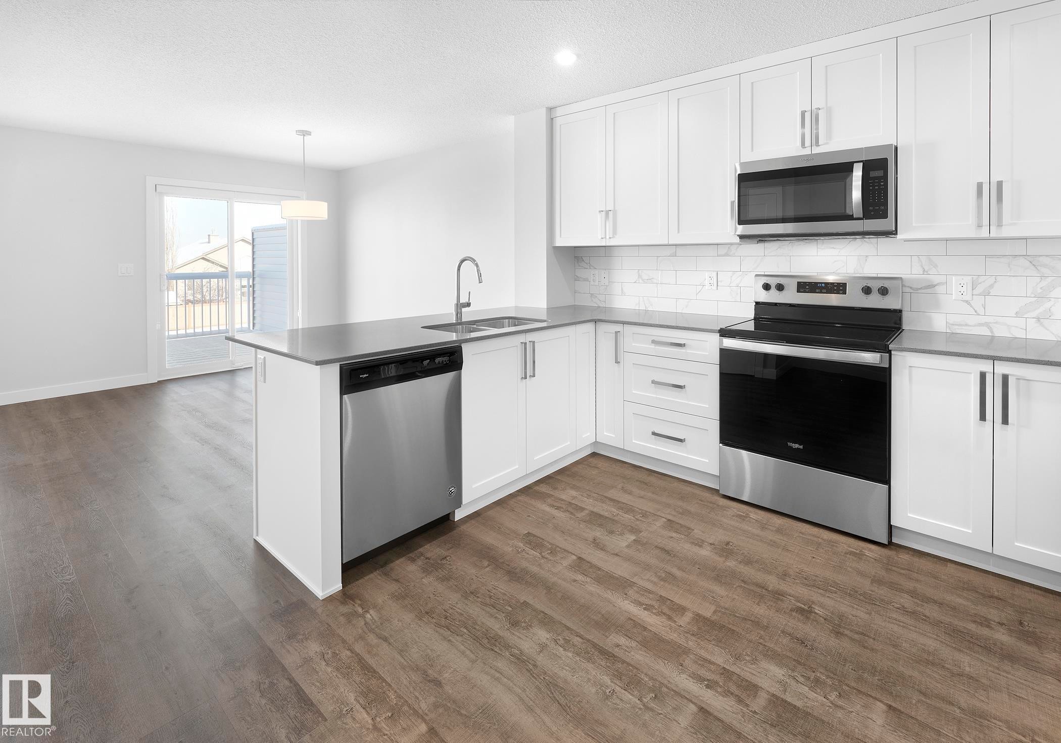 760 Berg Loop, Leduc, AB - Indoor Photo Showing Kitchen