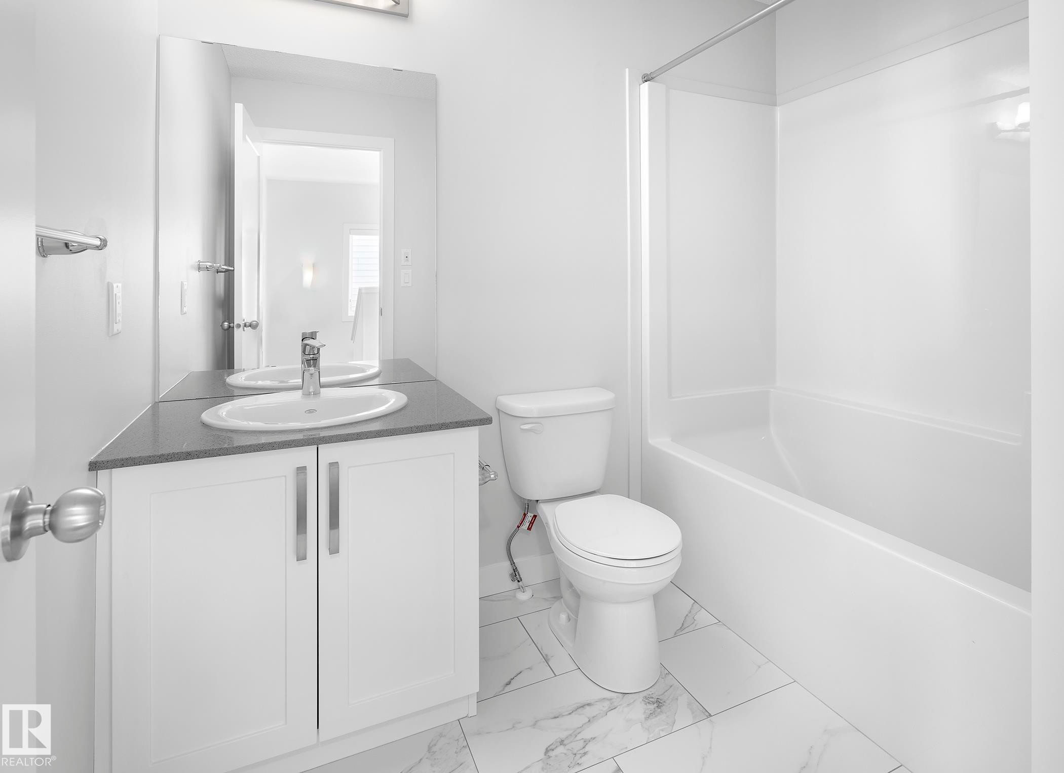 760 Berg Loop, Leduc, AB - Indoor Photo Showing Bathroom