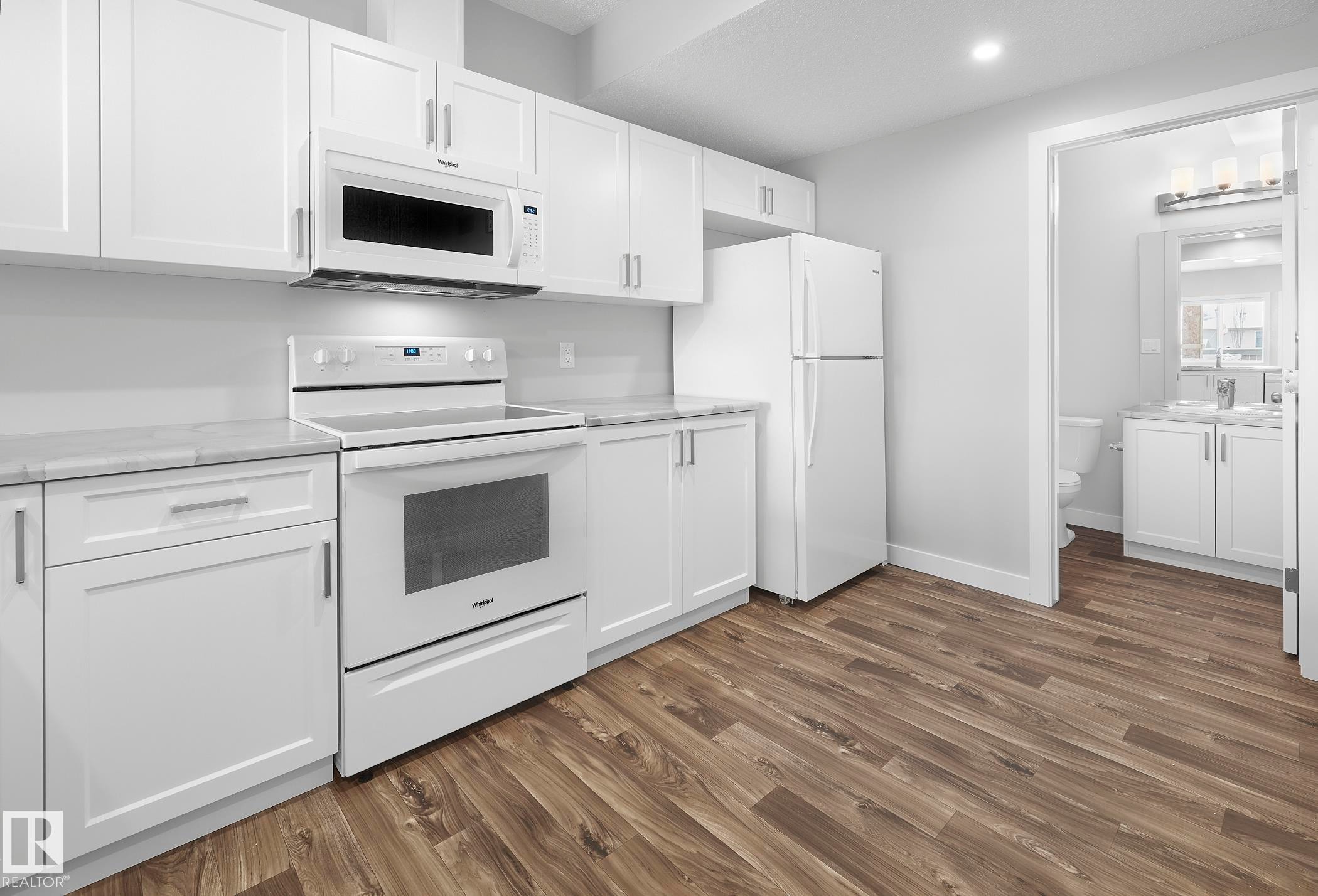 760 Berg Loop, Leduc, AB - Indoor Photo Showing Kitchen