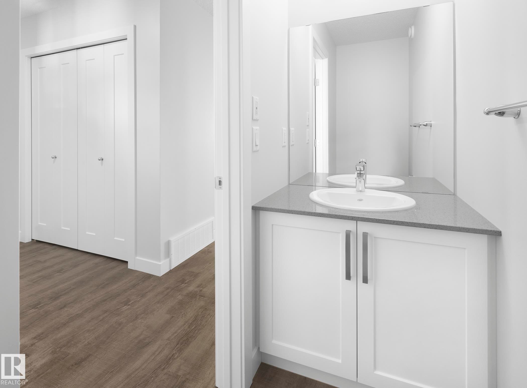 760 Berg Loop, Leduc, AB - Indoor Photo Showing Bathroom