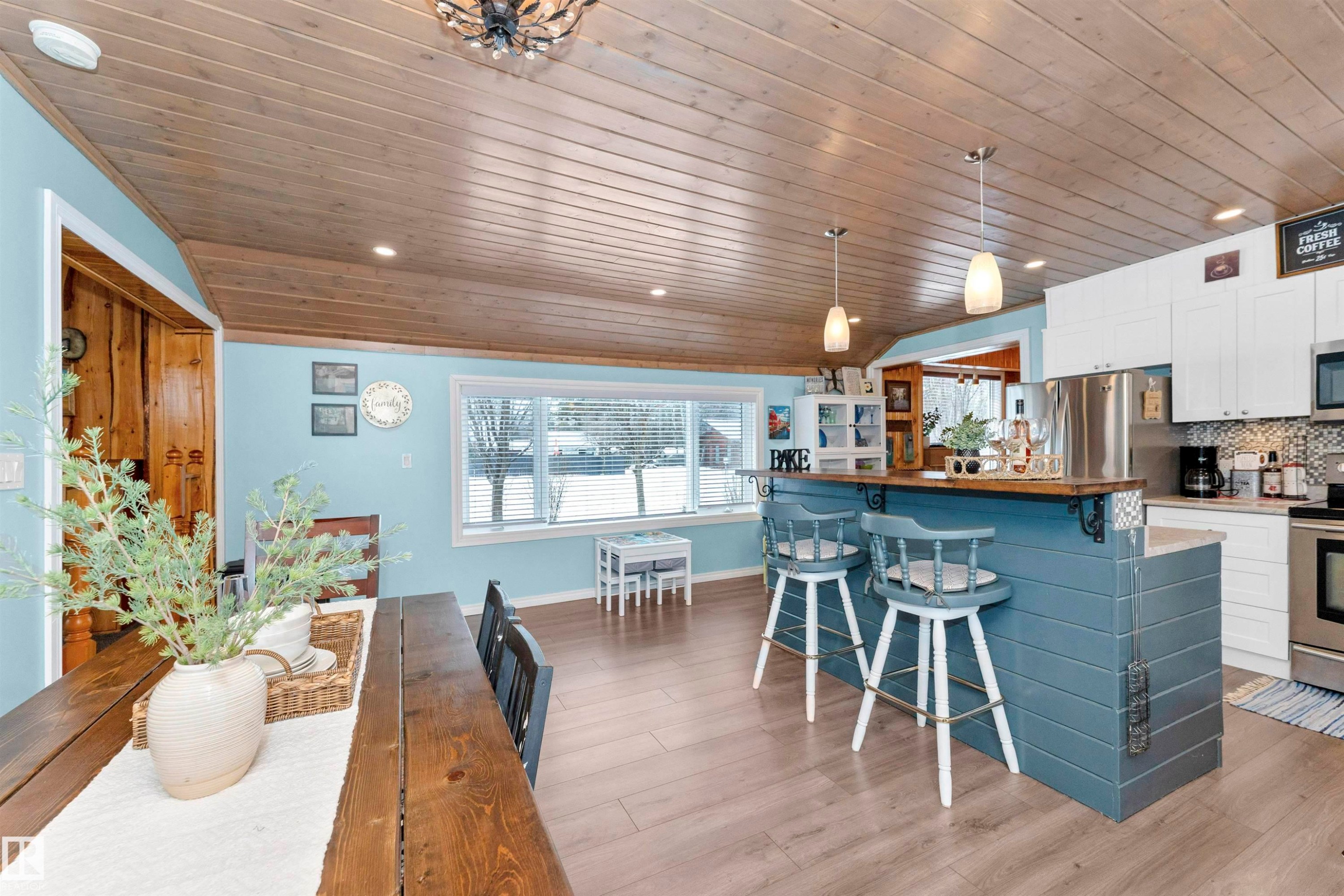 Dining space with a vaulted wooden ceiling and dark wood-type flooring - 516 5 Street, Rural Lac Ste. Anne County, AB - Indoor Photo Showing Dining Room