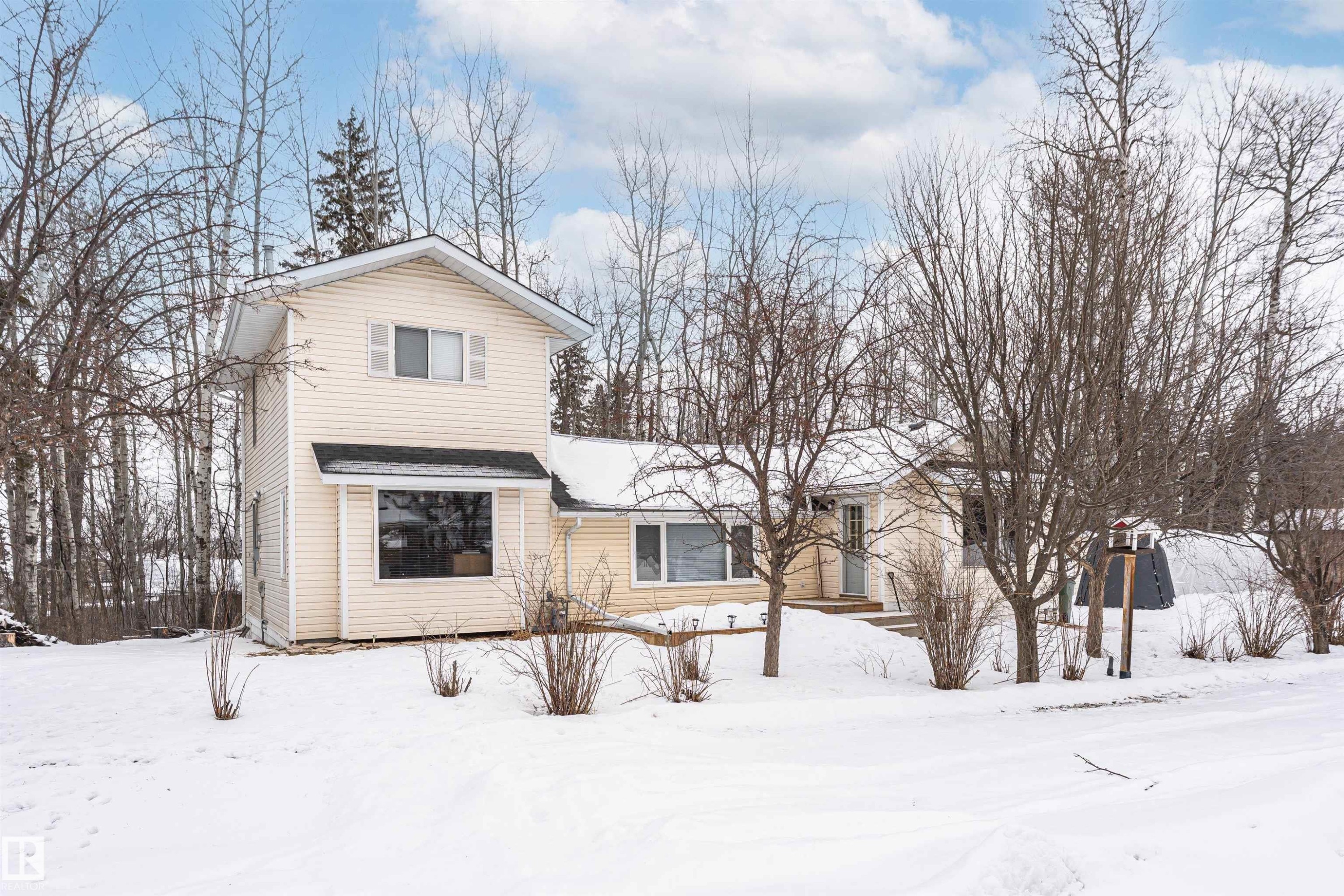 View of front facade - 516 5 Street, Rural Lac Ste. Anne County, AB - Outdoor