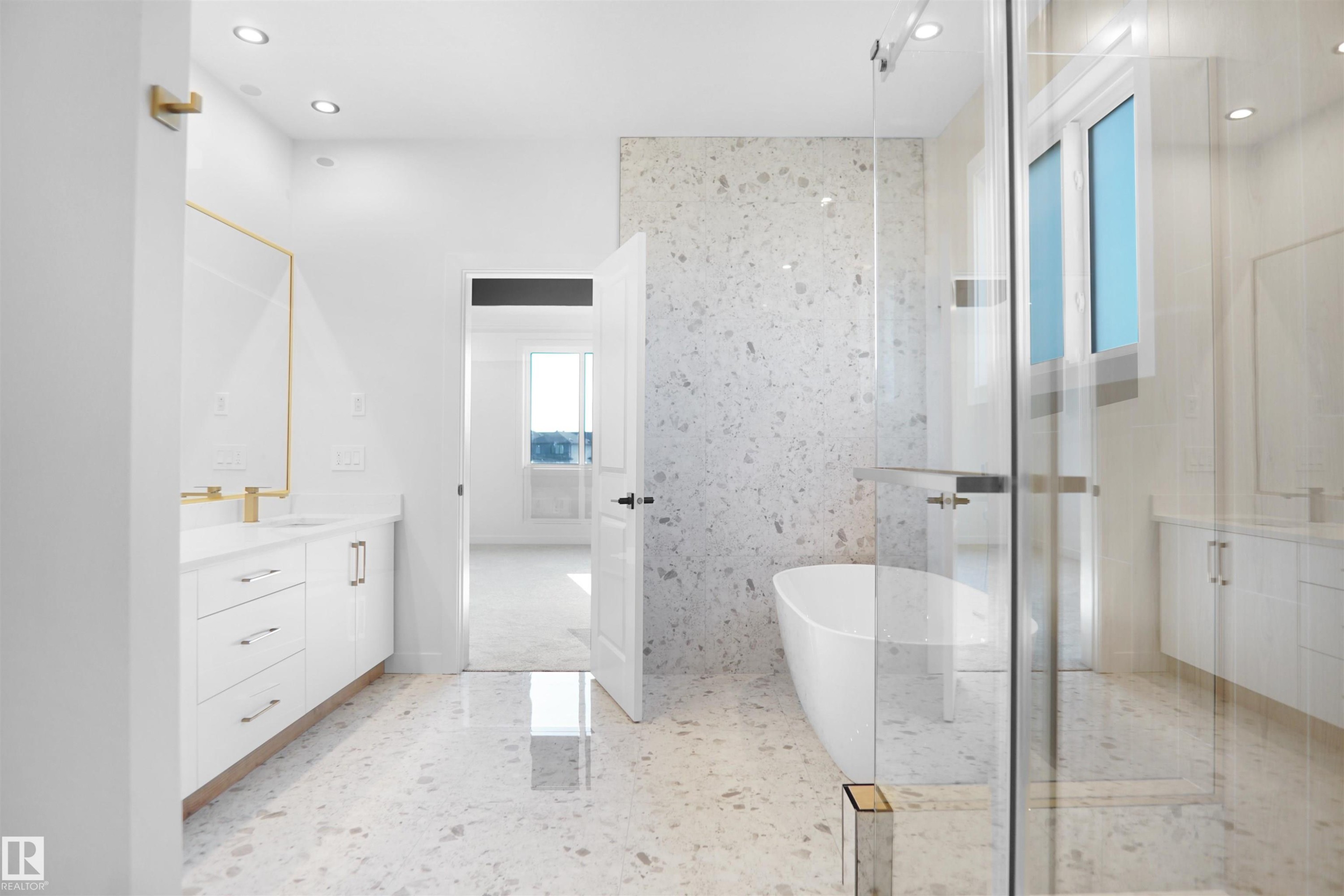 11 Trill Point(E), Spruce Grove, AB - Indoor Photo Showing Bathroom