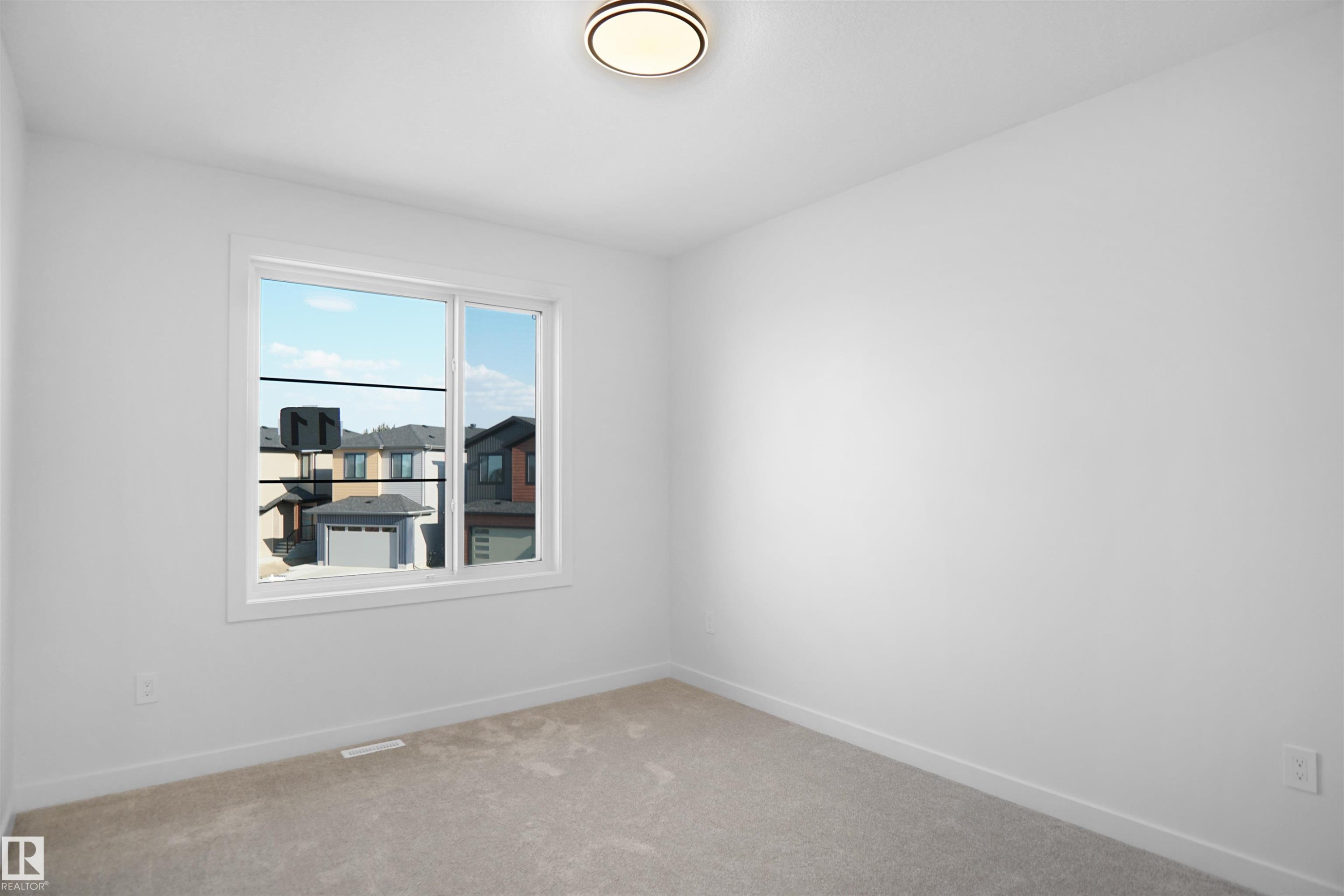 11 Trill Point(E), Spruce Grove, AB - Indoor Photo Showing Other Room