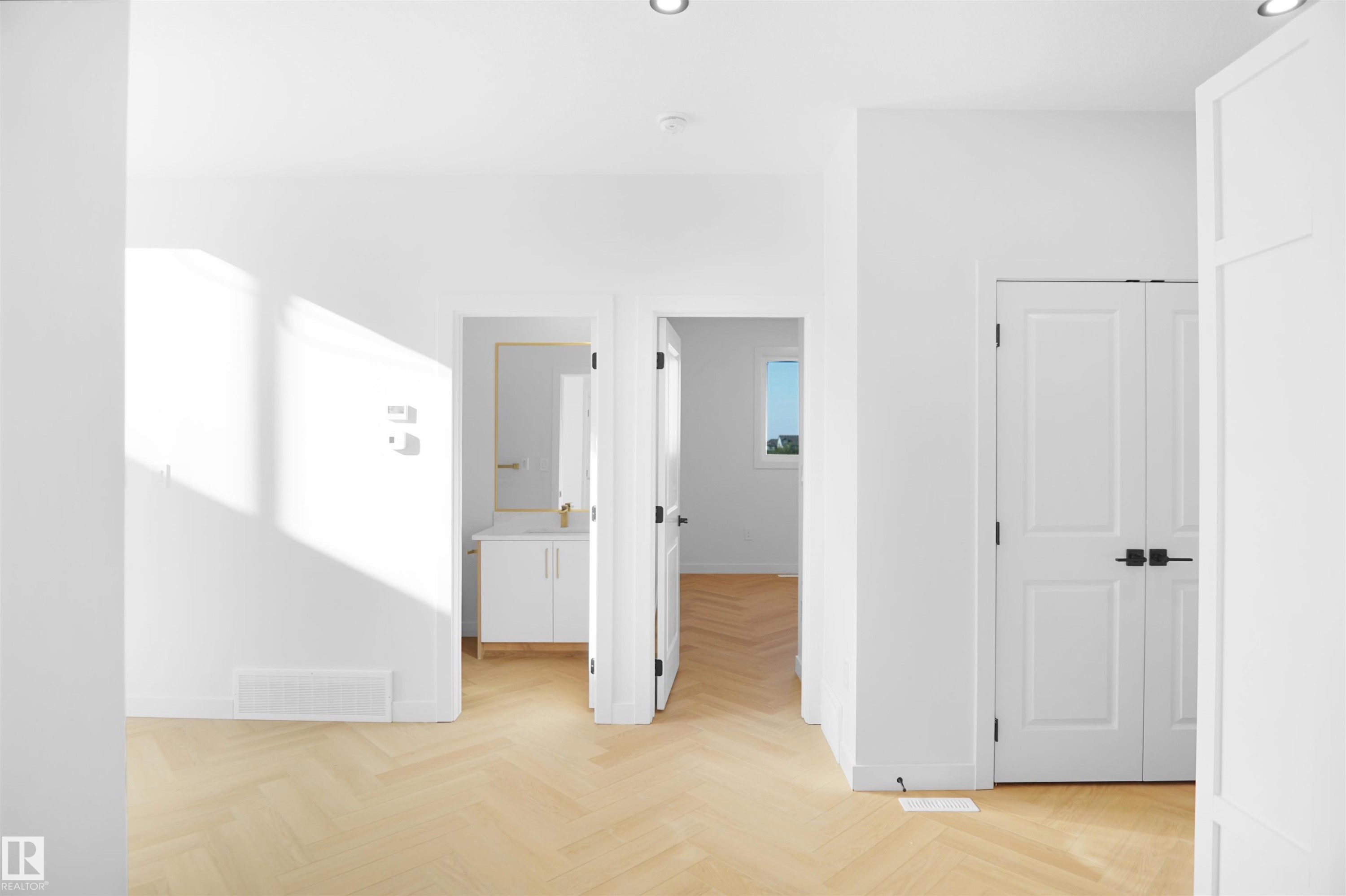 11 Trill Point(E), Spruce Grove, AB - Indoor Photo Showing Other Room